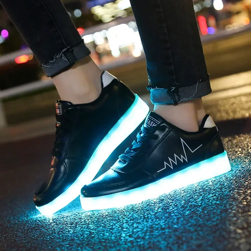 Taille 30-41 garçons filles chaussures lumineuses avec semelle lumineuse enfants pantoufles LED éclairées avec USB chargé baskets lumineuses pour les enfants