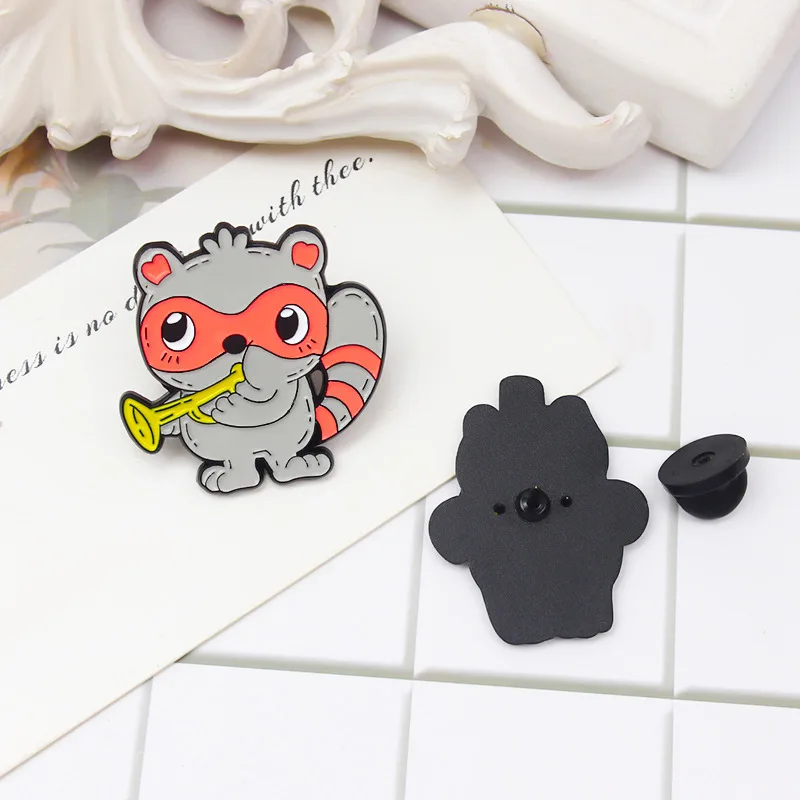 Pin de esmalte de instrumentos musicales de animales de dibujos animados, Pin de zorro, mapache, Koala, león, oso, pájaro, broches de concierto, insignia, regalo de joyería para niños