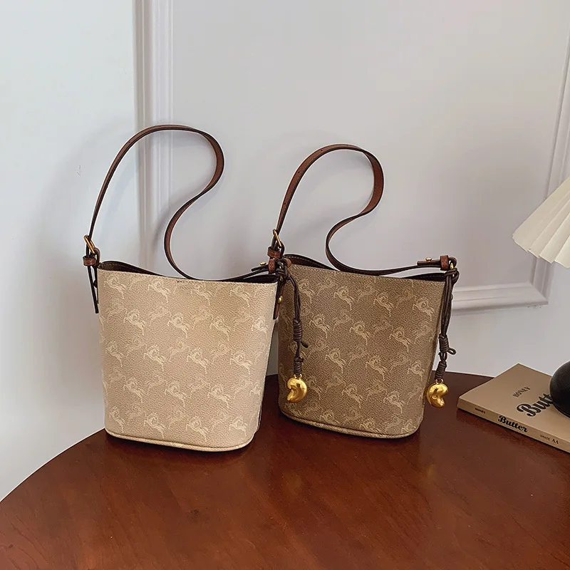 

New Luxe Dumpling Shoulder Bag, Women's Niche Commuter Crossbody Purse Day to Night Tote Casual Sling Bag Minimalist Leather Bag