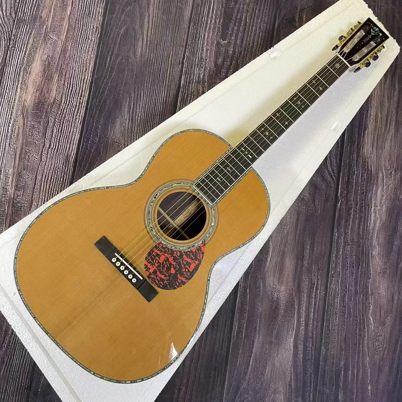 

38 дюймов \ серия ooo42 \ Панель из красной сосны из массива дерева \ Накладка из черного дерева \ 6-струнная высококачественная акустическая гитара