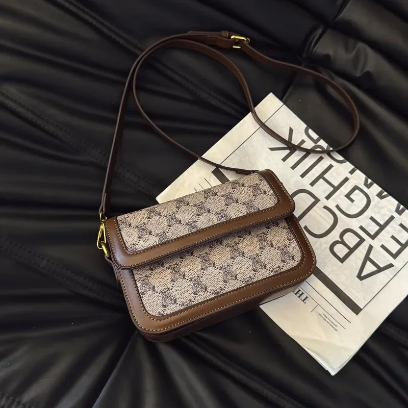 

Stylish Designer High-End Diaper Bag A Simple Vintage Leather Shoulder Bag For Elegant And Trendy Luxury Women