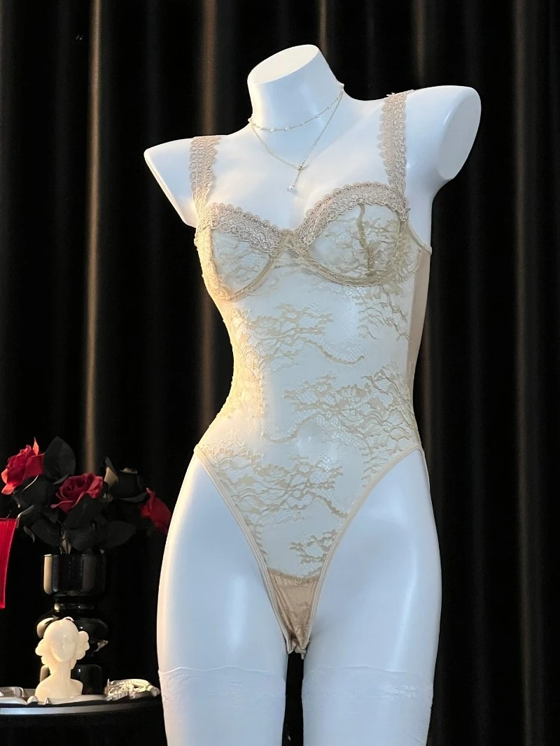 Einteiliges Neckholder-Kleid im französischen Stil für Damen – elegantes, durchsichtiges Mesh-Design mit Taillenring-Detail, romantisches Date-Outfit und verträumt