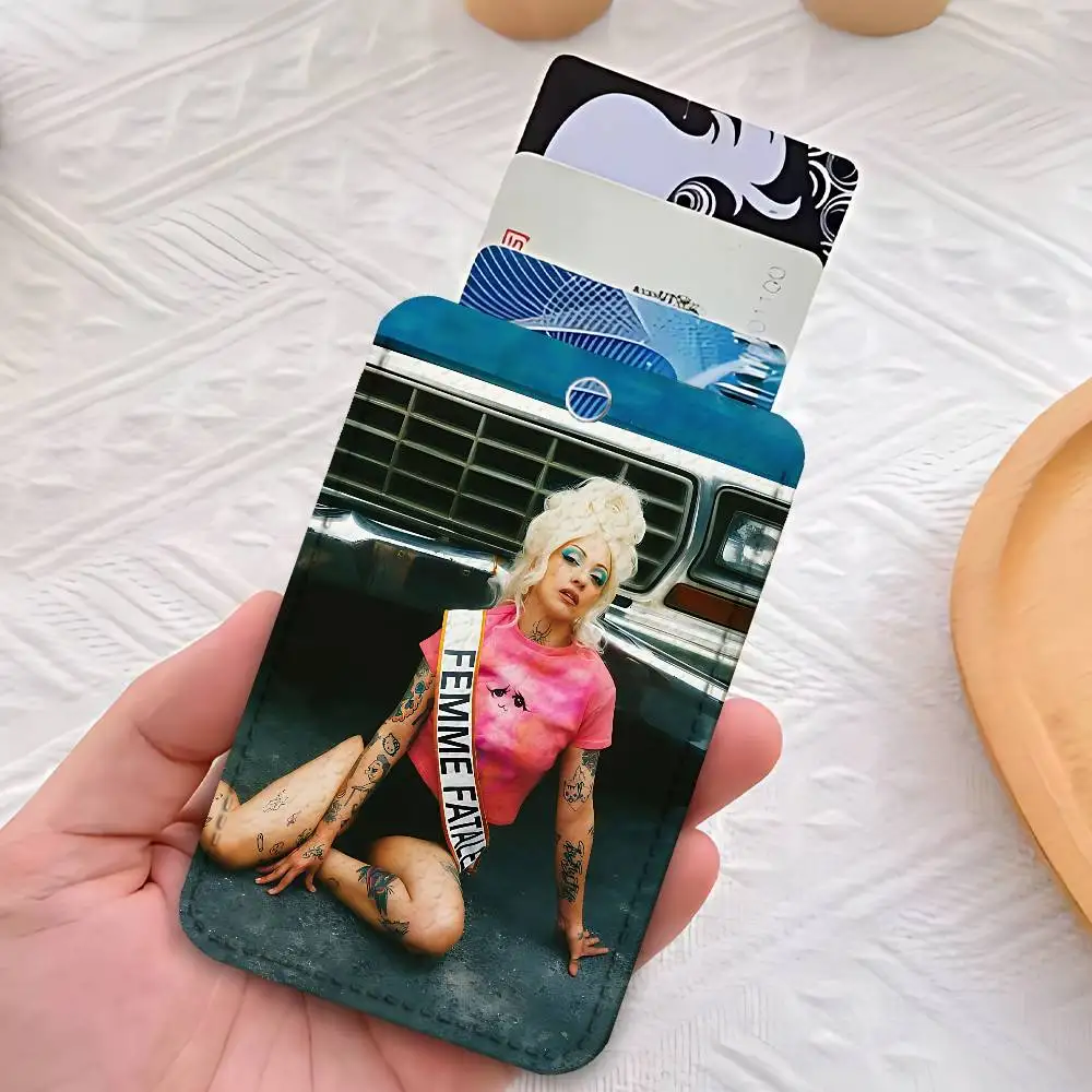 M-Mon L-Lafertes FEMME FATALE Uroczy breloczek do kluczy z motywem kreskówkowym, anime, modny wisiorek, etui na karty identyfikacyjne, karty do drzwi, karty autobusowe