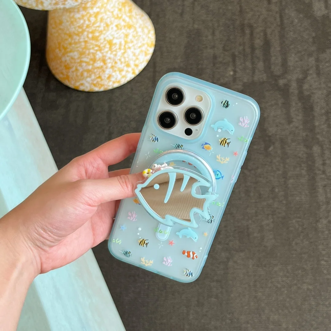 

Korean Cute Cartoon Aquaria Lovely Fishes Mirror Magnetic Stand Magsafe Wireless Charge Phone Case For iPhone 14 15 16 Pro Max﻿