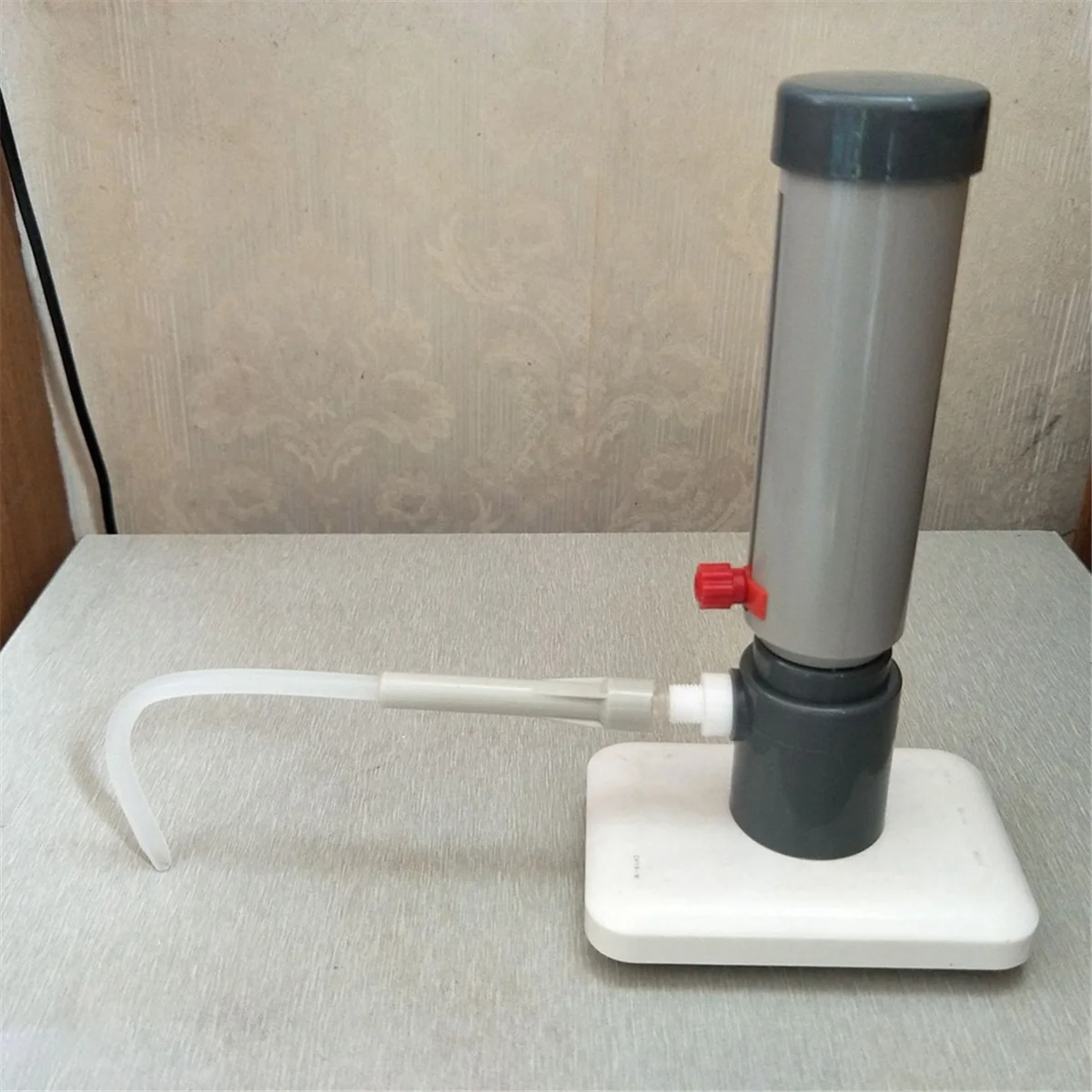 

Lab Bottle Top Dispenser Economic Semi-Automatic Liquid Dispenser Sleeve Type 5-25 Ml Adjustable Liquid Adder ACM