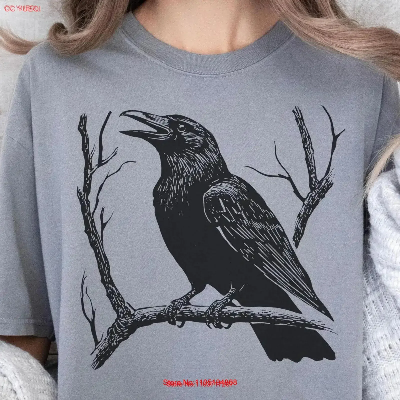 Camiseta con estampado de bloques de linocut de cuervo, Edgar Allan Poe, amante de los aves, asesinato de corvos, naturaleza gótica suave, vibraciones de brujas de Halloween