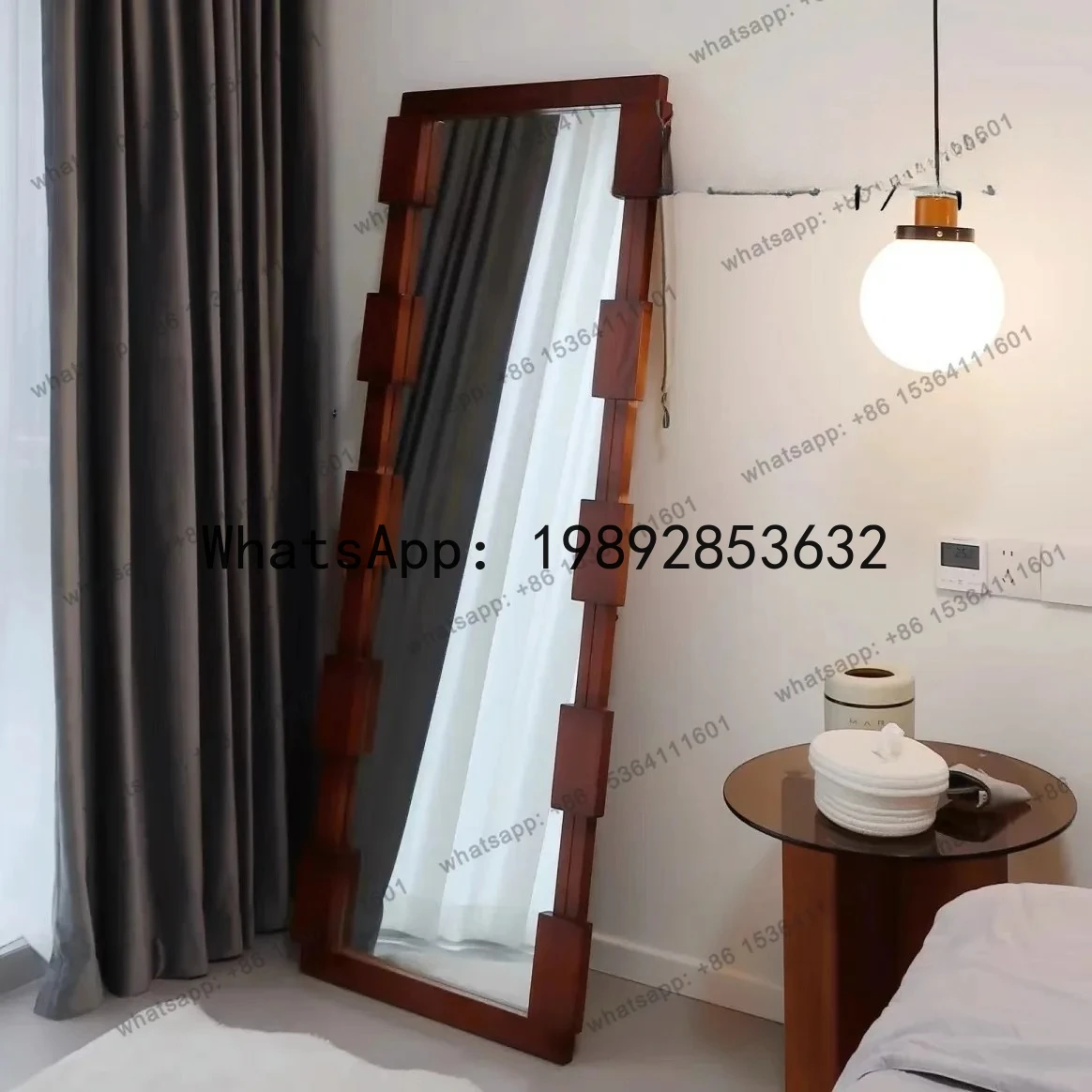 Spiegel im mittelalterlichen Stil aus massivem Holz, Ganzkörperspiegel, französische Wanddekoration für den Haushalt, speziell geformte Wanddekoration für Zuhause.