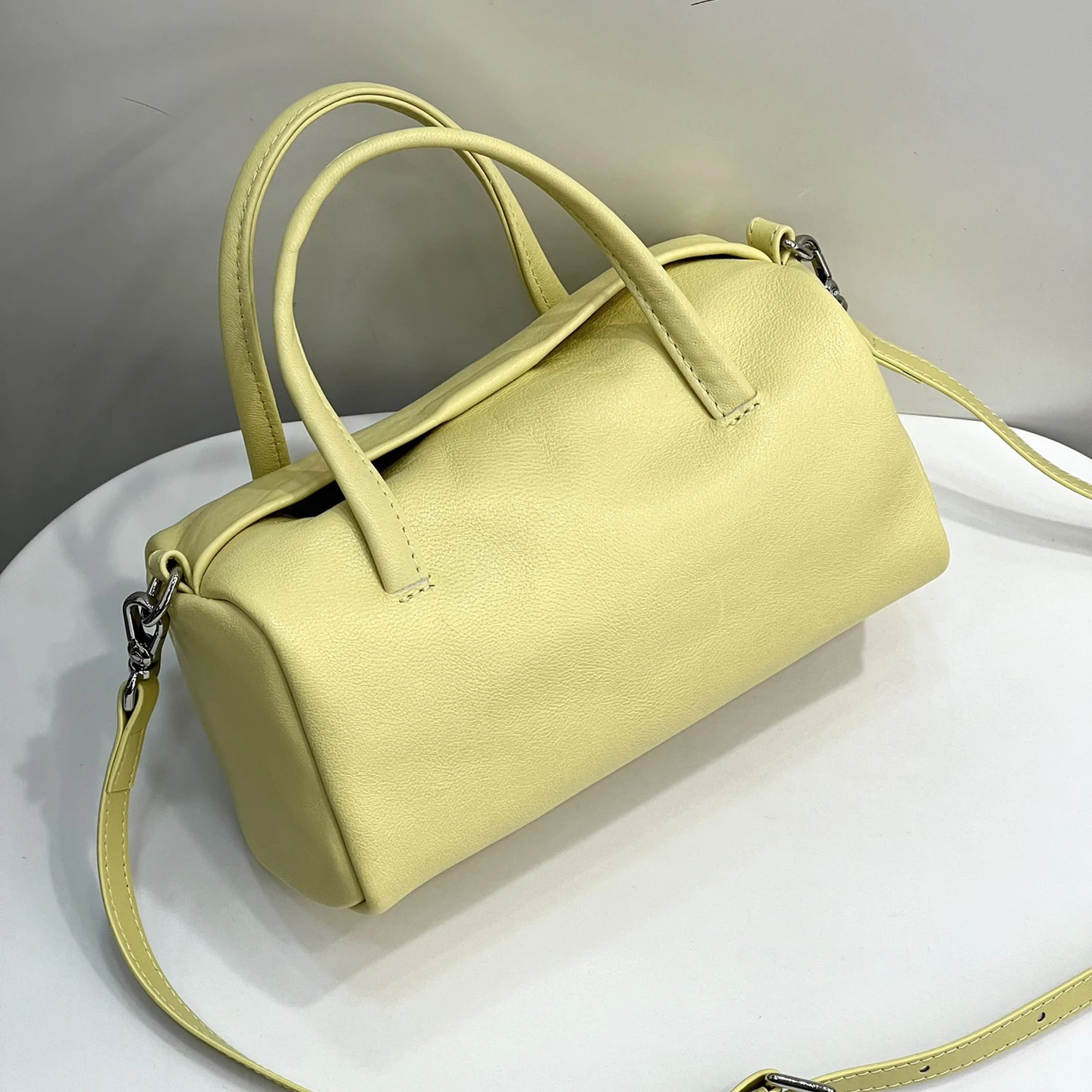 

Сумка-подушка из овчины, новинка 2025, нишевый дизайн, милая мягкая сумка через плечо из натуральной кожи на одно плечо, модная женская ручная квадратная сумка