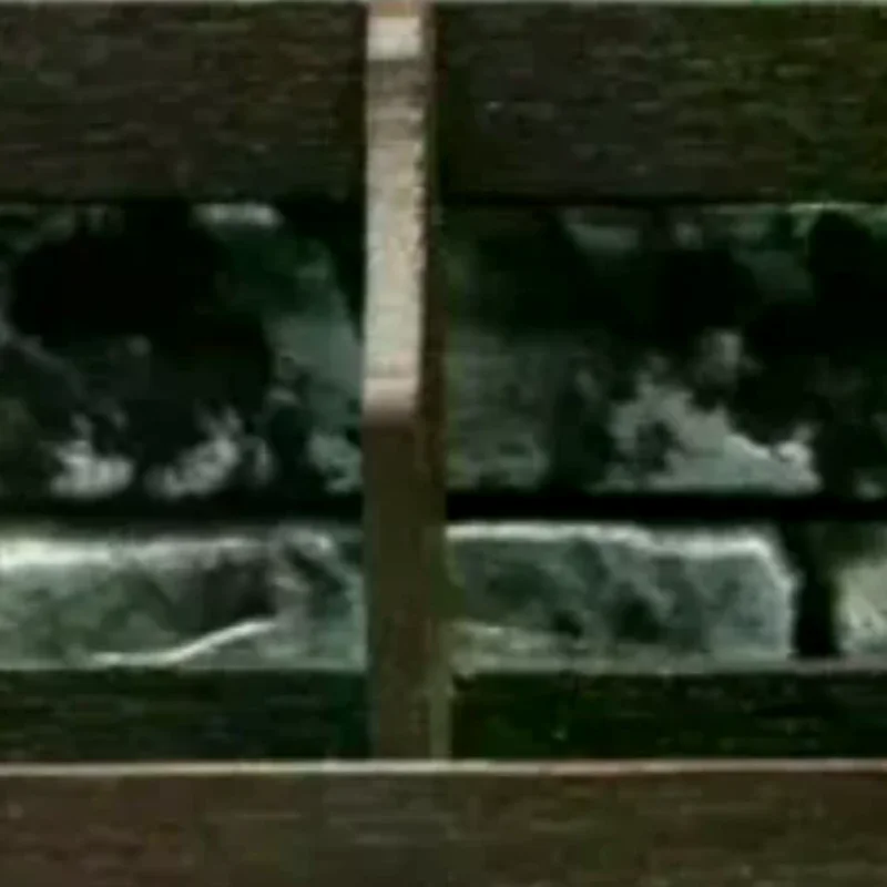 

1 комплект, игрушка для кукольного домика, настенная стойка для вина, подставка для чашек, миниатюрная подвесная витрина, модель игрового домика, игрушечный декор, подарок для ребенка