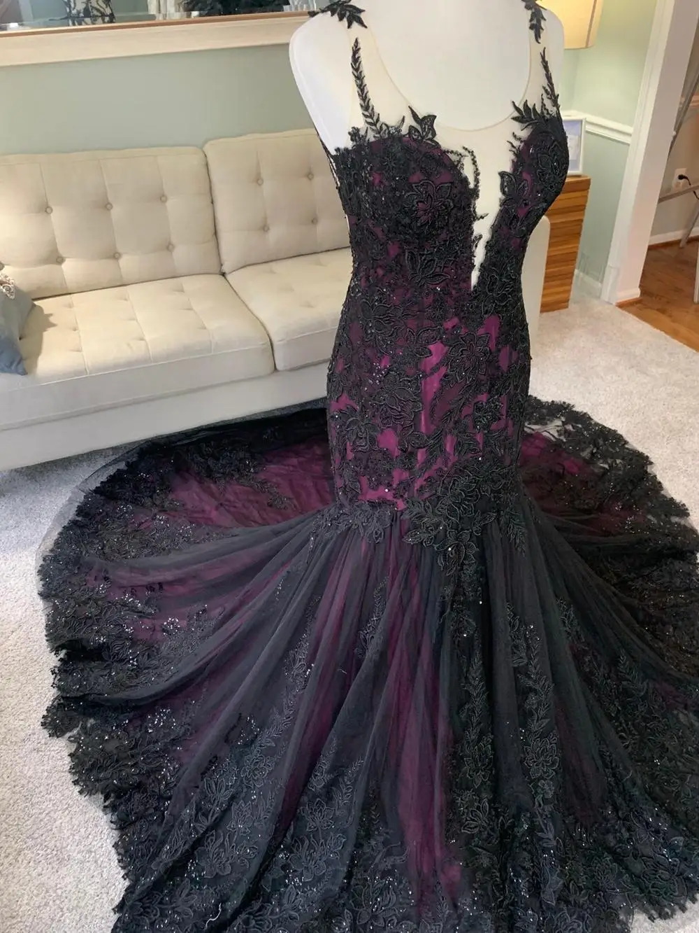 Vintage Purple and Black Mermaid Wedding Dresses Gothic Applique Beaded Sheer Neck Covered Buttons Bridal Gown Robe De Mariage