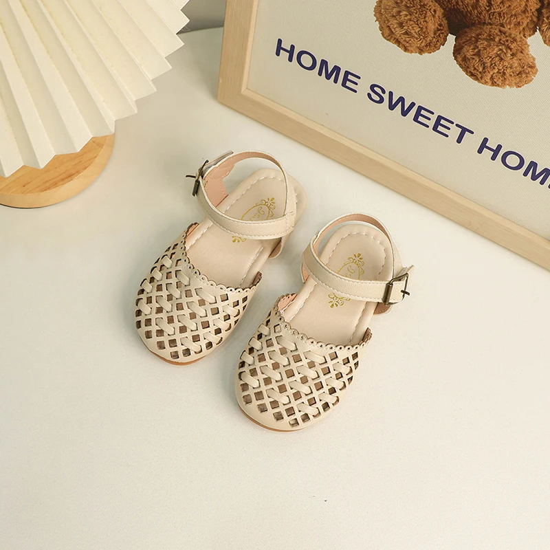 Summer Children Sandals Hollow Out Closed Toe Girls Shoes Soft Sole Breathable Princess Beach Sandals Kids Flat Roman Shoes