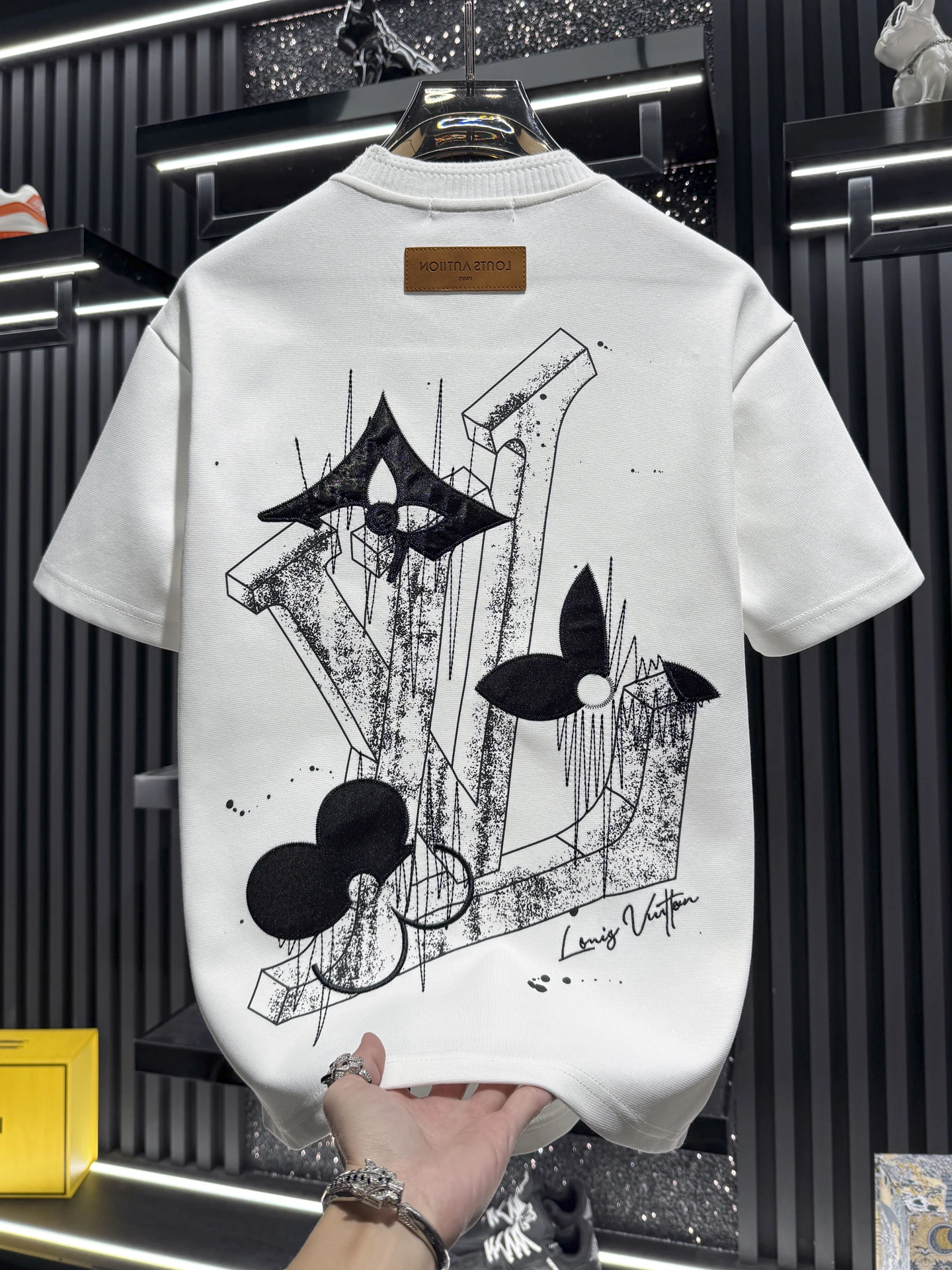 

Европейская летняя новинка 2026: Мужская футболка с круглым вырезом и коротким рукавом, вышивка, уличный стиль, чистый хлопок, повседневный универсальный топ