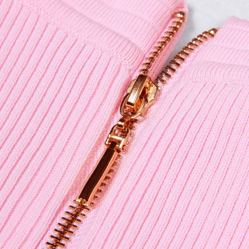 جودة مخصصة في المخزون للتنقل على شكل حرف V، تنورة قصيرة محبوكة كلاسيكية على الإنترنت، فستان بأكمام قصيرة بإبزيم للمشاهير على الإنترنت