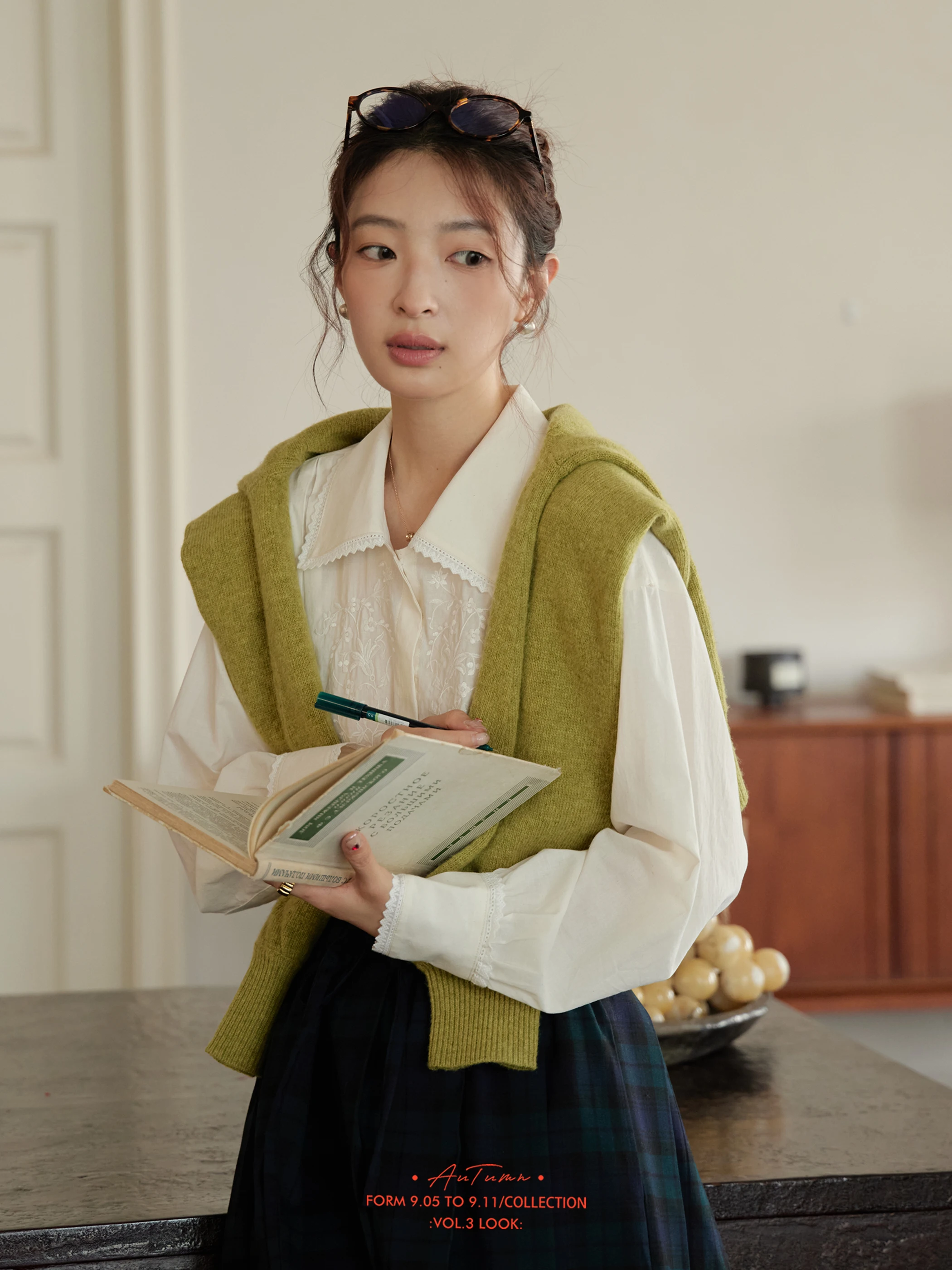 

Retro Sle Embroidered Cotton irt with Lace Collar Large Turn-down Collar Workroom White Sketch Morisang Letter 00% Cotton