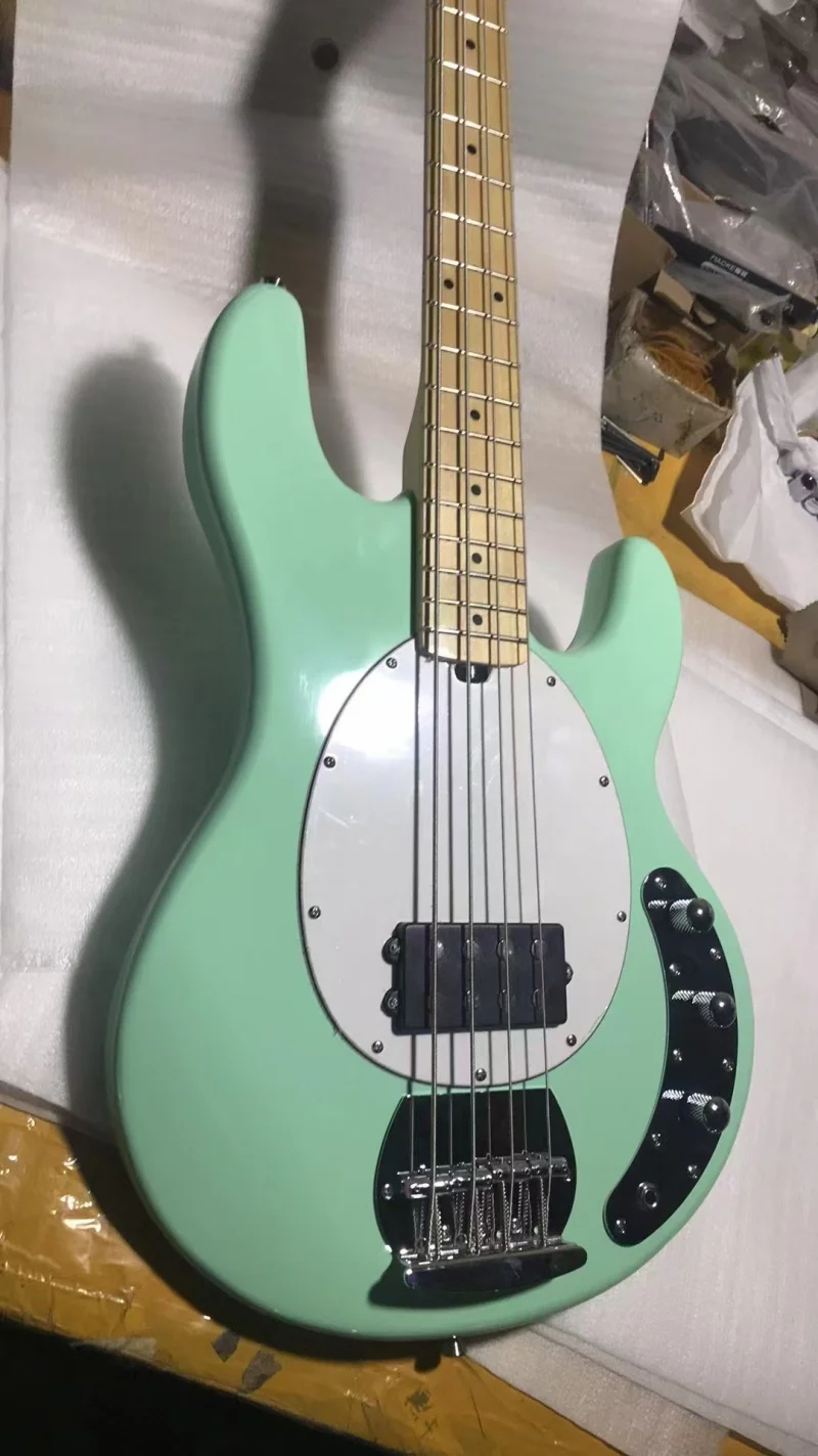 

high quality 4 string electric bass，Maple neck and fingerboard，Silver hardware，Solid wood quality, real photos，Free delivery