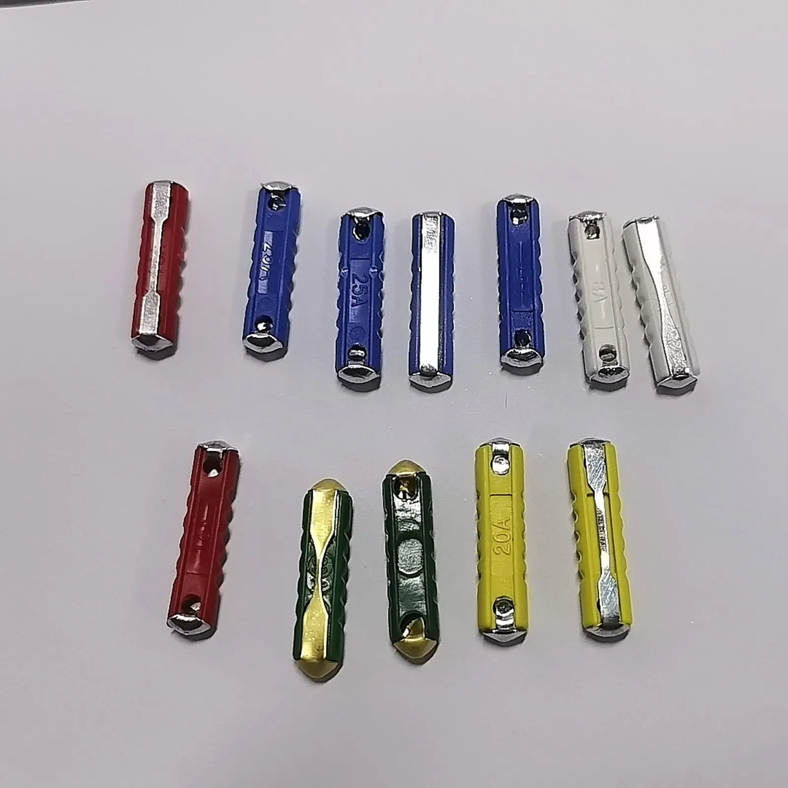 Multi Amp Car Horizontal Fuse Assortment European Design Durable Metal Plastic Fuses for Cars and Household Use