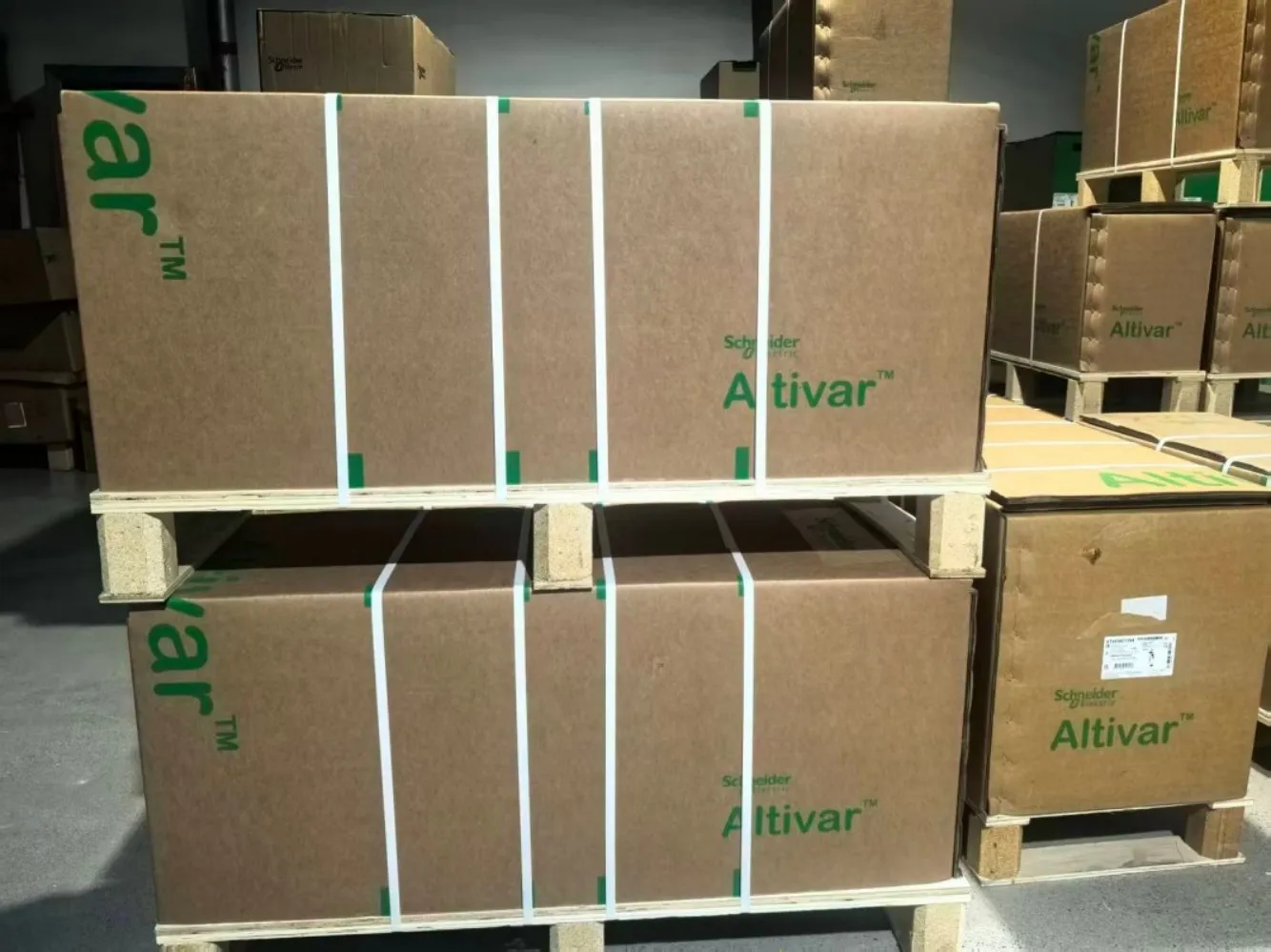 ATV340D15N4 ATV340D18N4 ATV340D22N4 ATV340U07N4E ATV340U15N4E ATV340U22N4E ATV340U30N4E ATV340 سلسلة محول التردد