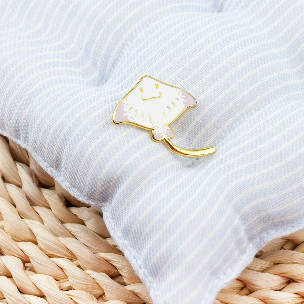Kawaii Manta Ray Enamel Pin Cute Cartoon Stingray Lapel Pin Funny Sea Creature Jewelry
