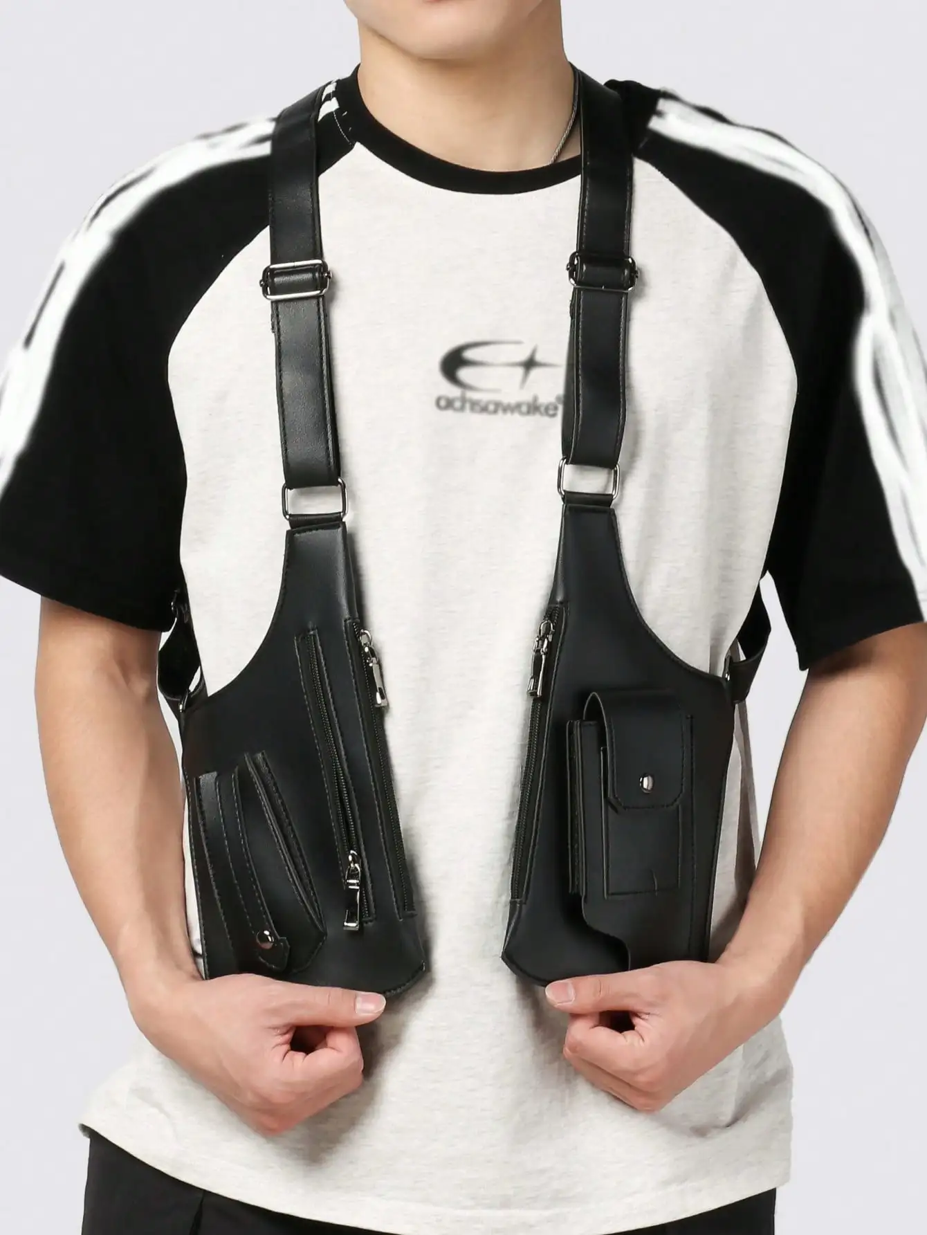 

Черная двойная нагрудная сумка-рюкзак с карманами на молнии, регулируемыми ремнями, из искусственной кожи