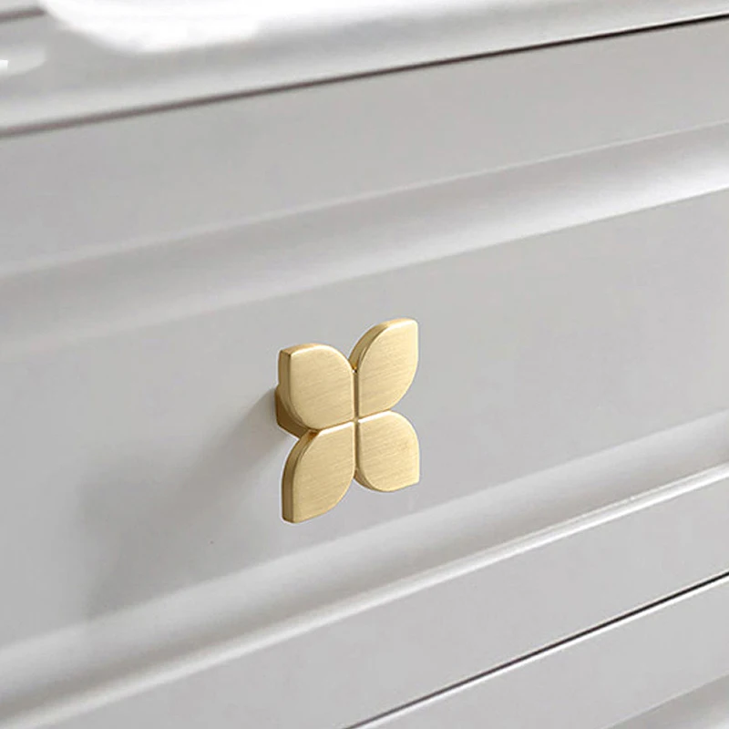 Four-Leaf Clover Furniture Handles Copper Color Drawer Knobs Retro Dresser Knobs Gold Handles for Cabinets and Drawers