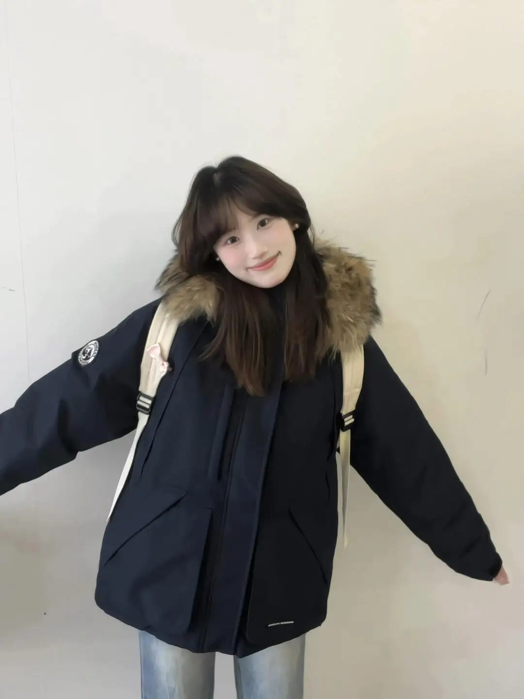 

Синяя женская зимняя парка из хлопка с пуховым наполнителем, с большим меховым воротником, капюшоном, на молнии, стандартный крой, маленький размер