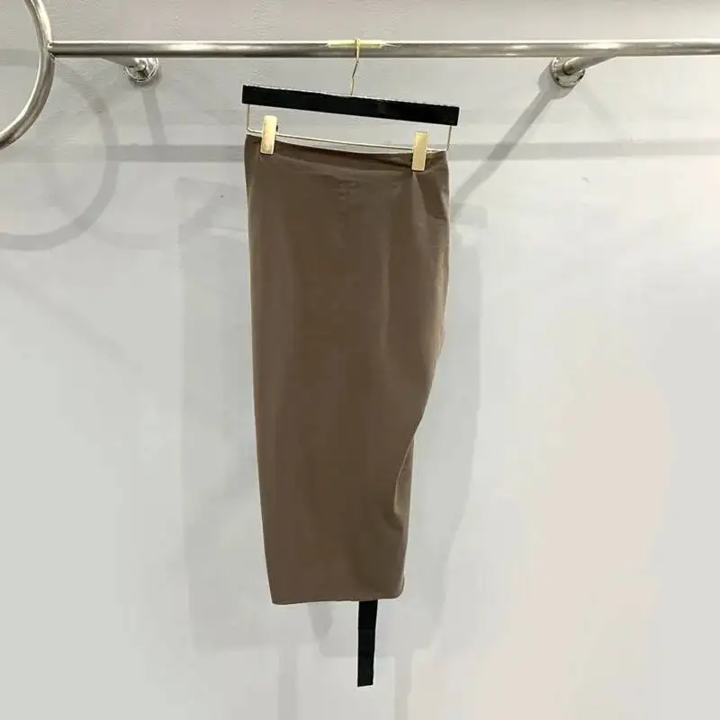 HKSH Jesienna Nowa Spódnica Damska Jednolity Kolor Asymetryczny Krój Ukośny Zamek Błyskawiczny Plisowana Dzianinowa Ciemna Y2K Casualowa Dopasowana Spódnica HK12007