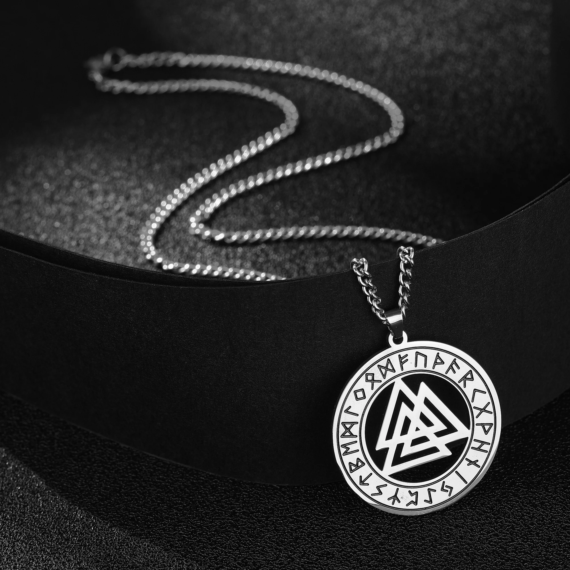 Jeshayua Viking Odin Symbol collana da uomo Rune Amulet Alliance Chain collana triangolare vegana catena di moda Planar Punk