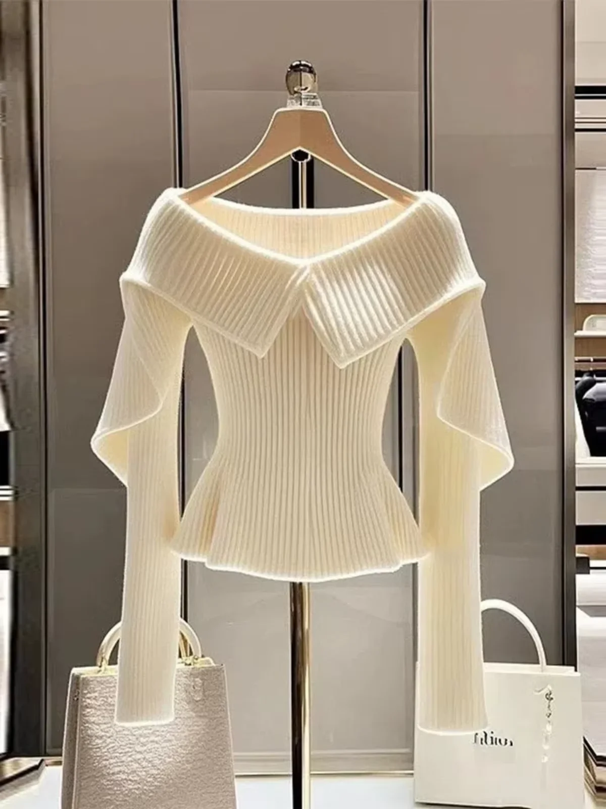 Off-white Lapel Straight-shoulder Waist Sweater Knit Sweater Women\'s Autumn Winter 2024 New Sweet Top