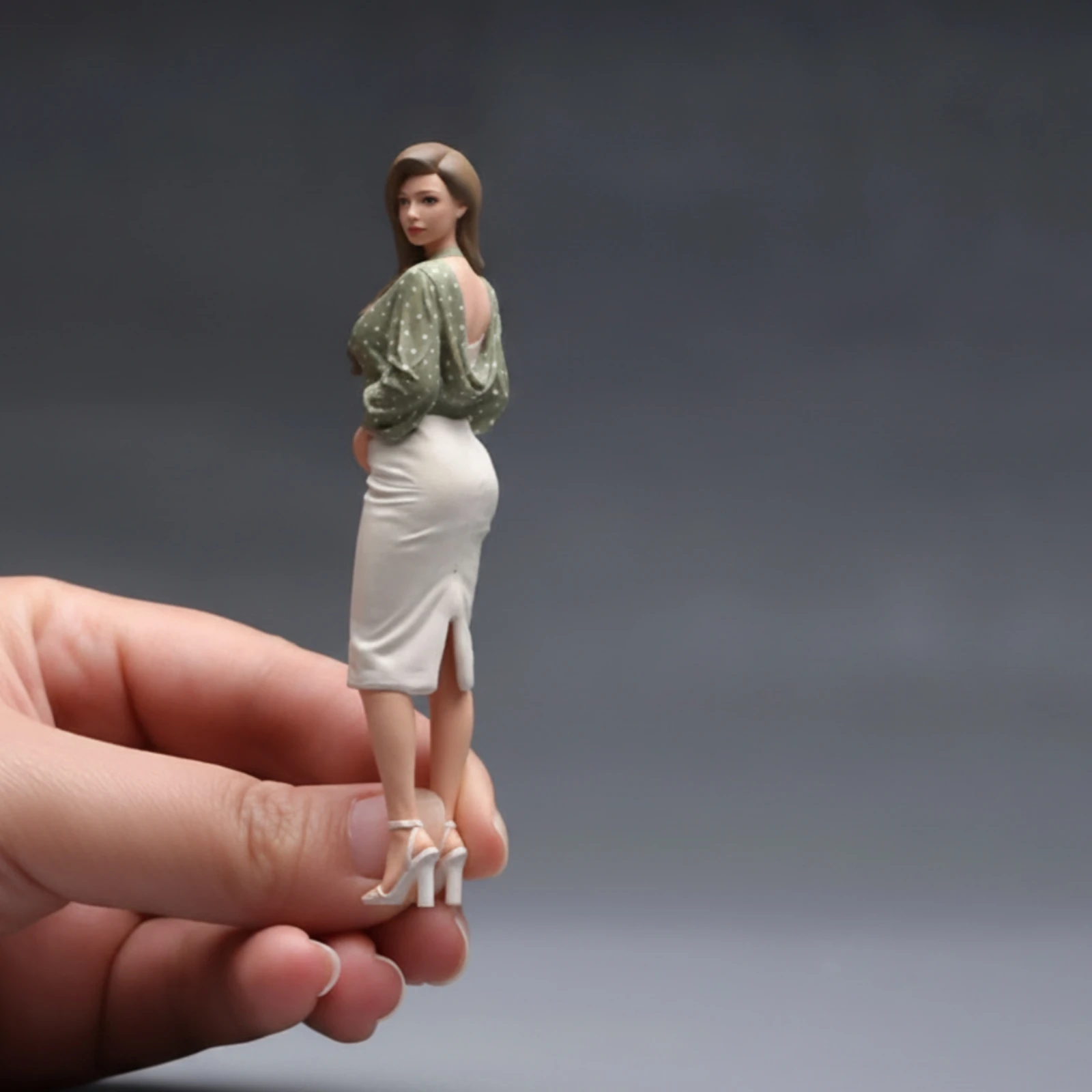Fashion Model Figurine Hand-Painted Miniature Female Figurine Miniature Female Figure Realistic High Realism for Collectors