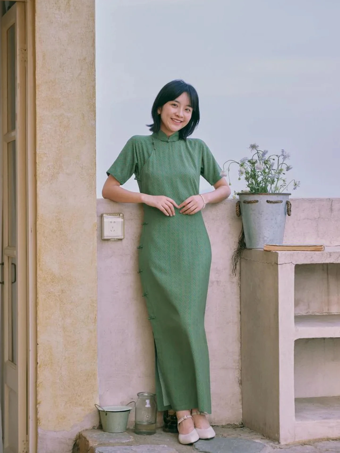 

Новое летнее ретро-платье ципао из хлопка и шелка с пуговицами, рукавами три четверти, низким разрезом, для повседневной носки, дышащее