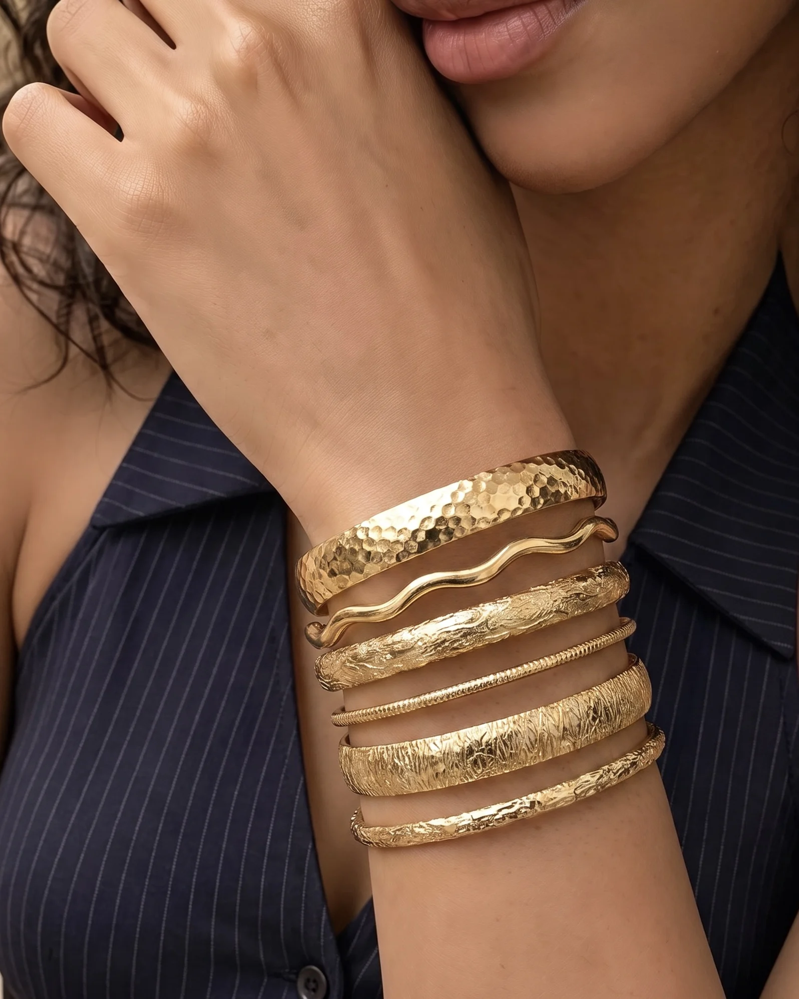 7-Piece Textured Gold Bracelet Set, Hammered Wave-Engraved Wide Metal Bracelets, Stackable Wrist Jewelry, Minimalist Retro Western Bohemian Style Women's Everyday Beach Accessories