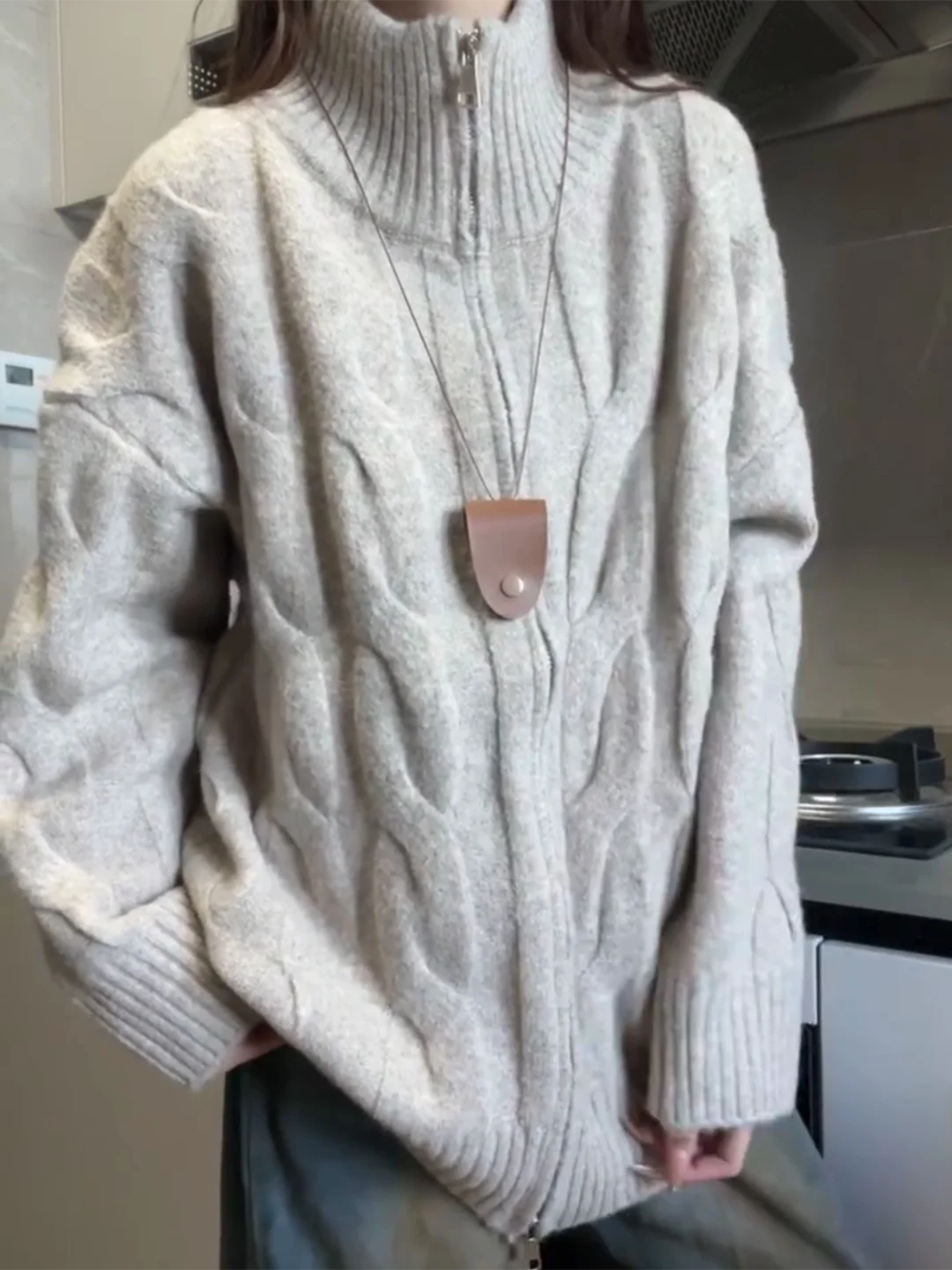 

Утепленный пушистый вязаный кардиган мужской с высоким воротником, в стиле Lazy Style, для прогулок по городу, повседневный, с длинным рукавом, на молнии, с цветочным узором