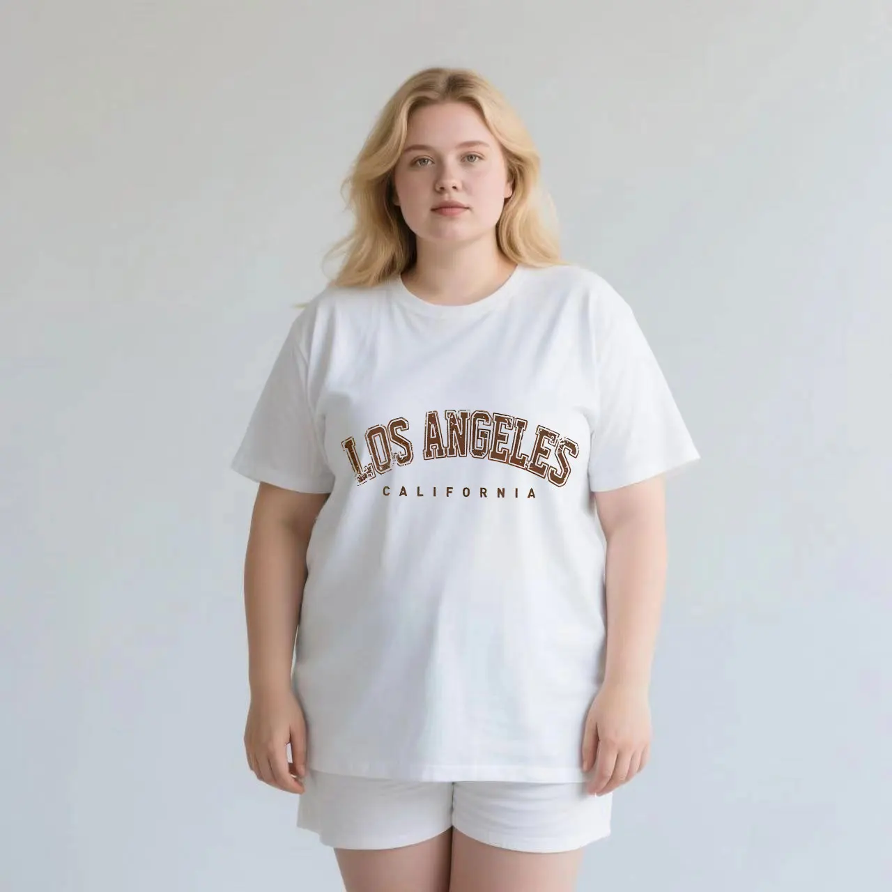 

Модная женская повседневная футболка больших размеров с английским принтом и короткими рукавами белого цвета