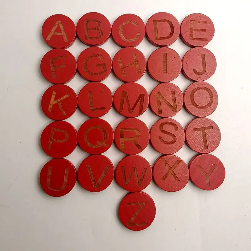 13-30 ミリメートル木彫り数字 26 英字ラウンドウッドチップ、幼児木製品ラウンドチップ