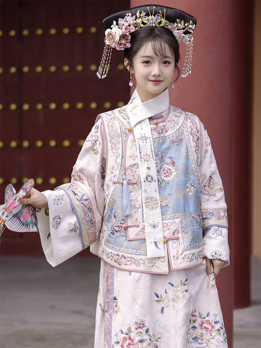 

Жилет в стиле кантри с вышивкой, тяжелой вышивкой и элементами реставрации, свободного кроя, в стиле флагов, от Dr. Gege, малый размер