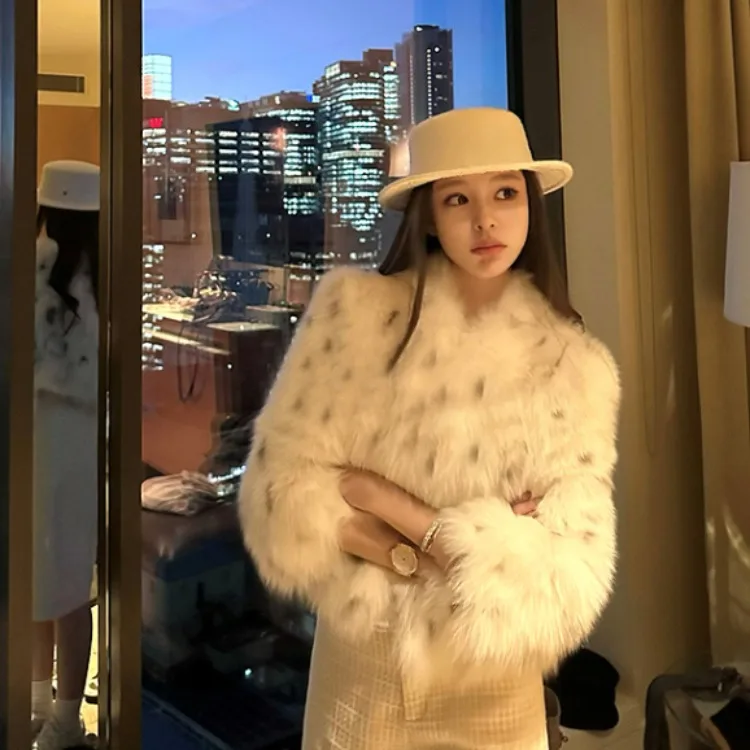 

Зимняя модная корейская версия пальто из искусственной кожи для женщин, модель Little Cub, экологически чистая.