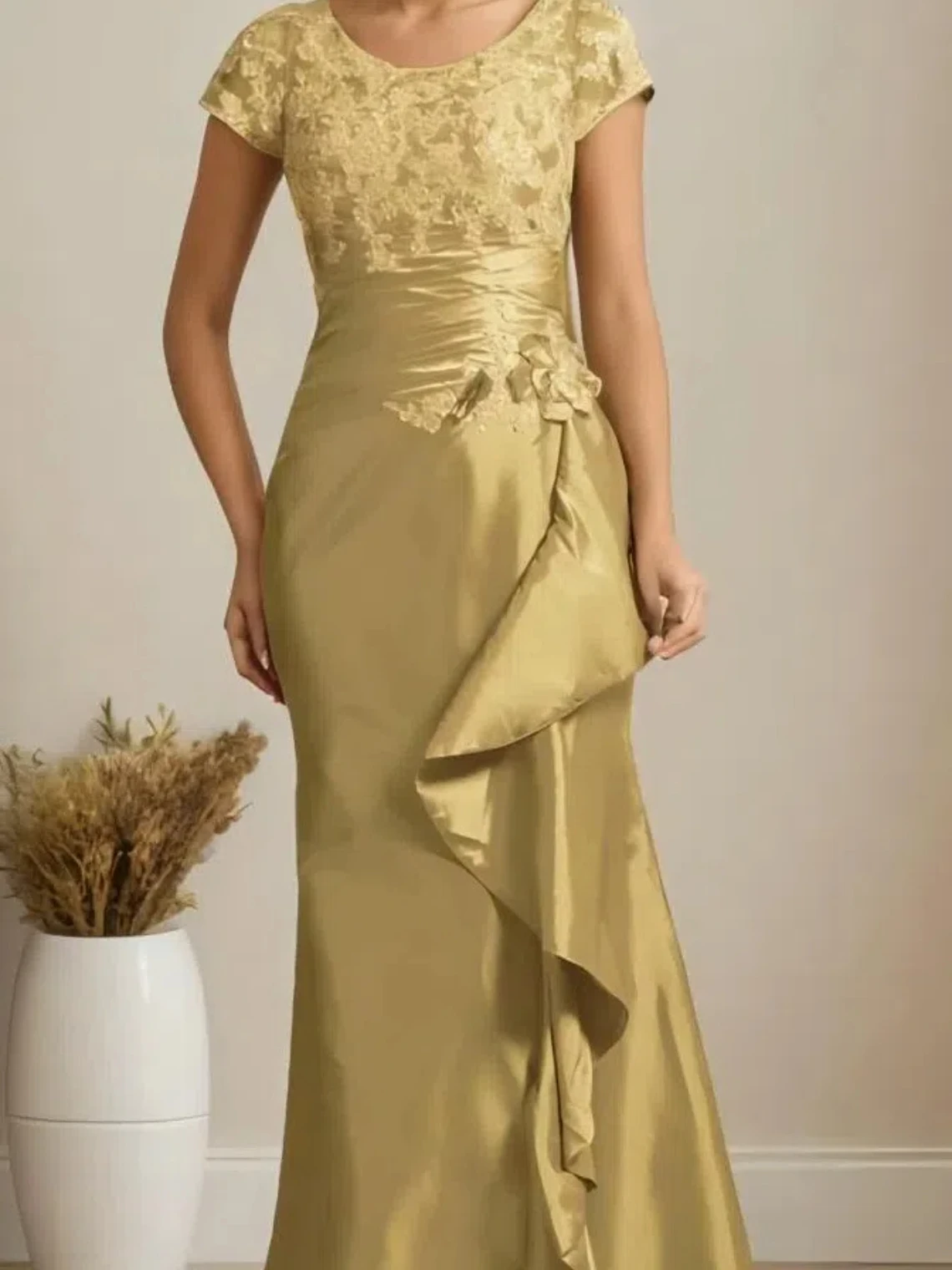 Elegant Mermaid ชุดราตรีอย่างเป็นทางการซาติน Scoop คอแขนสั้นจีบ Sweep Train งานแต่งงานชุด 2025 ฟรีที่กําหนดเอง