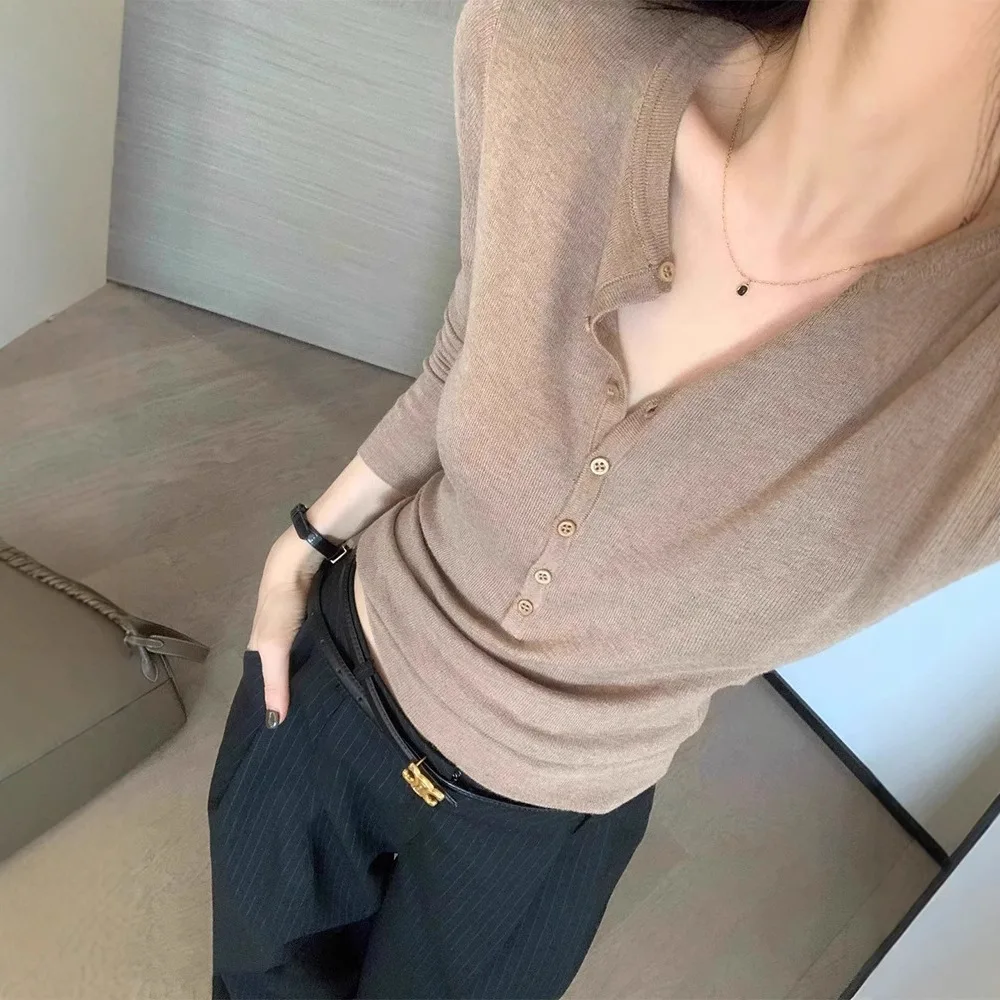 

Slim-fitting Long-sleeved Sweater Women's Early Autumn V-neck Shirt with Exposed Collarbone Knitted Bottoming Shirt Thin