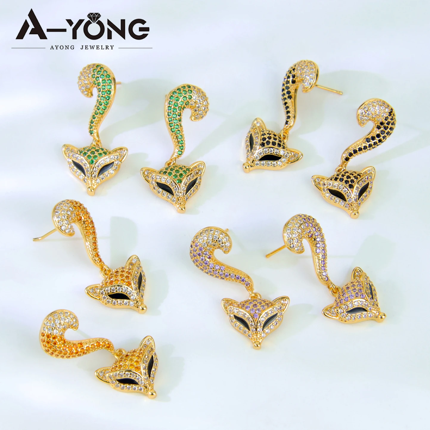 Wunderschönes Original Little Foxes Schmuckset, 21 Karat vergoldet, üppige, mehrfarbige Zirkonia-Fuchs-Anhänger, exotische Dubai-Halsketten-Sets – Detail 7