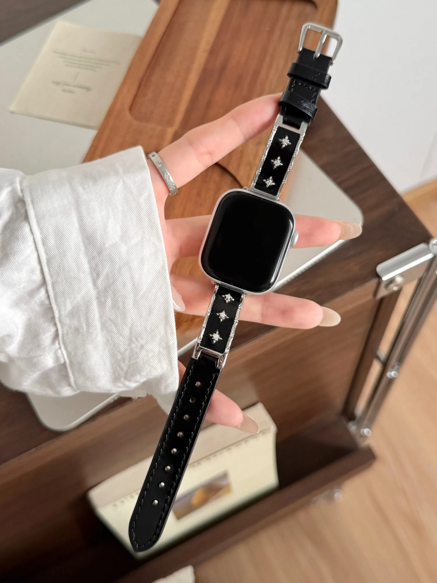 High quality star shaped metal patchwork leather strapfor Apple Watch Band Women Series S11/10/8/7 40mm 41mm 42mm 44mm 45mm 46mm
