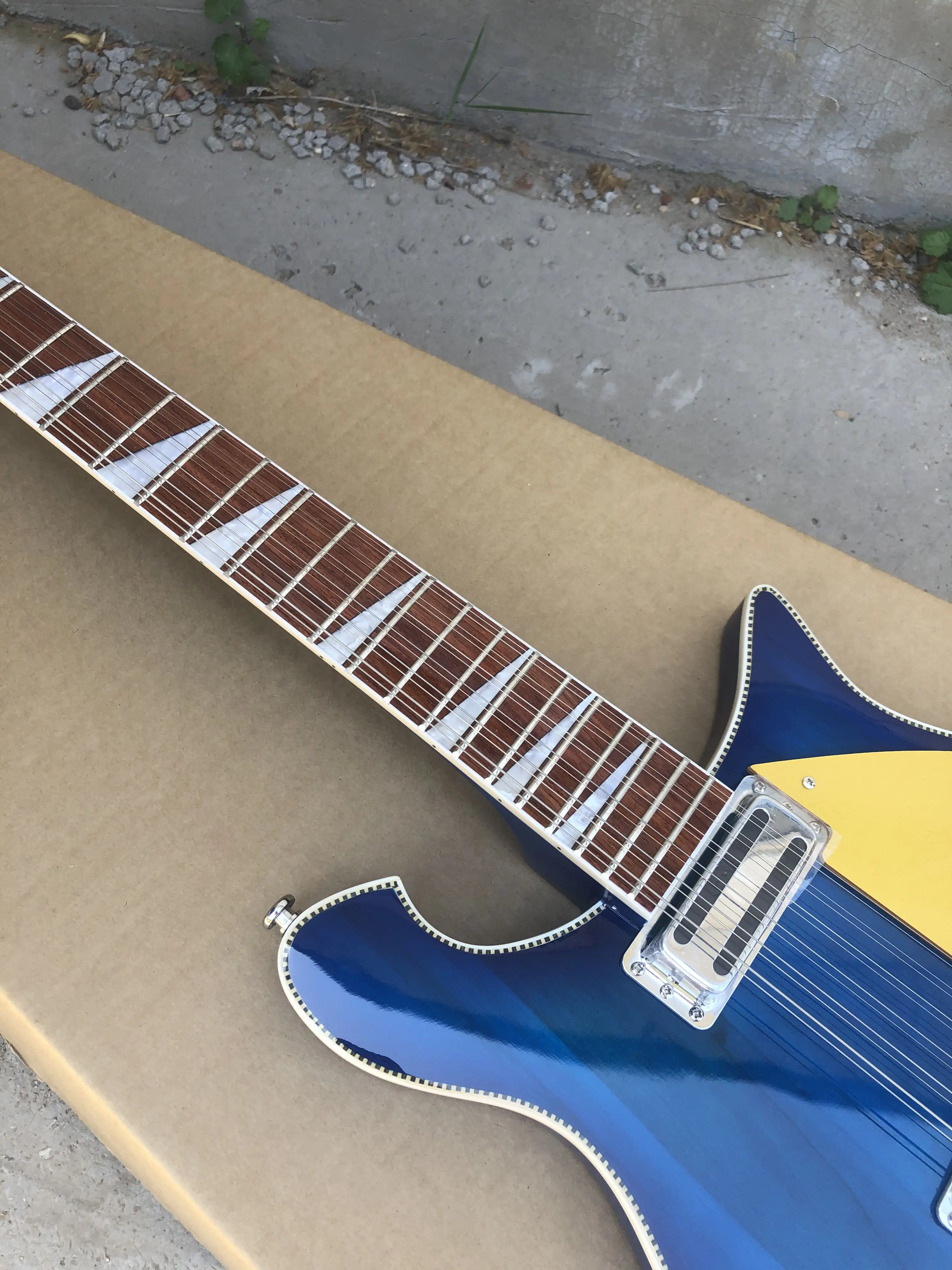 Blue Ricken 660 Elektrische Gitaar, Rosewood Vingerbord, Grote Vibrato, Transparante Nek, Thtough Joint 'R'Ta Stock