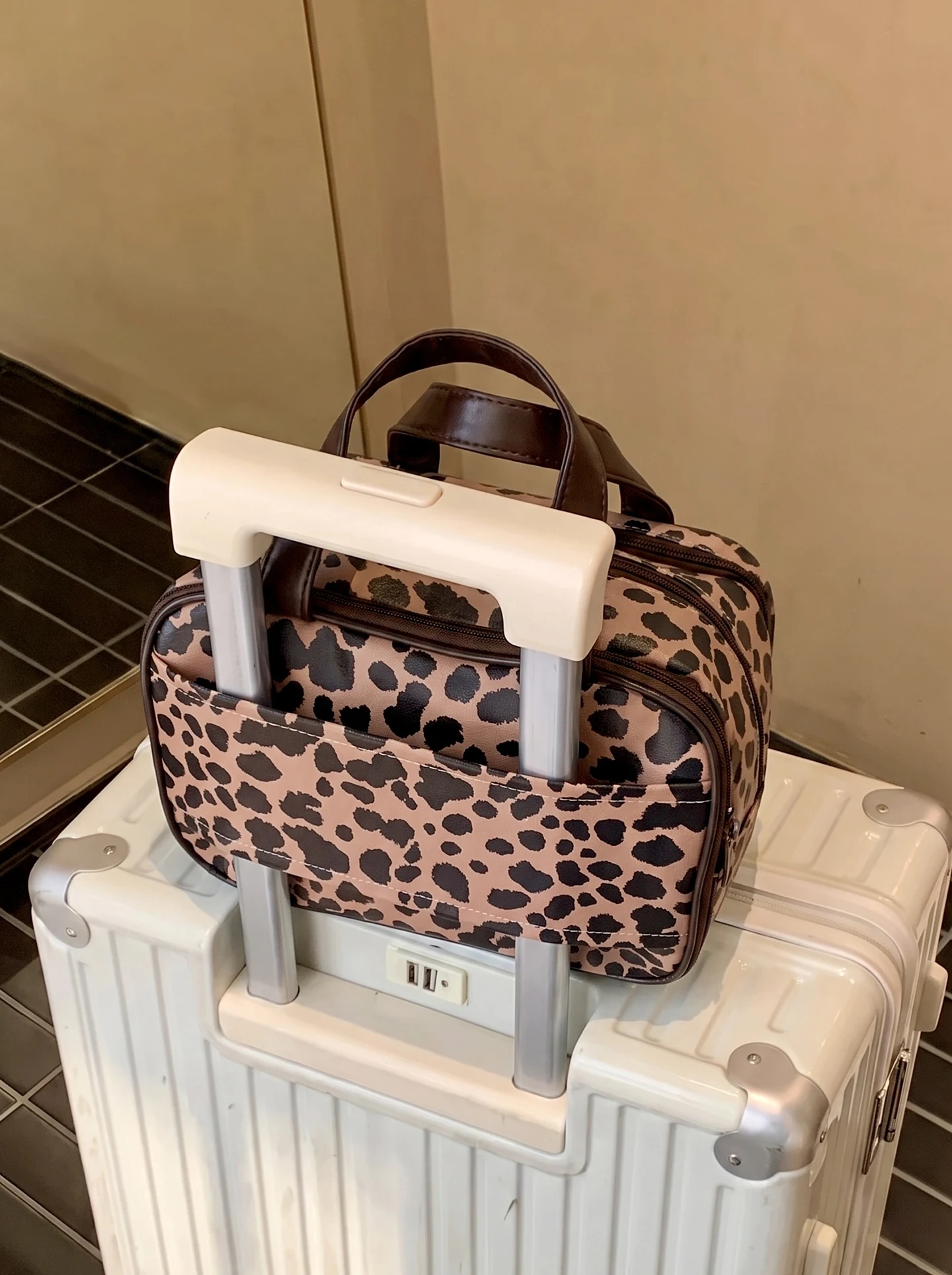 大容量ポータブルヒョウ柄メイクアップバッグ女性用トラベルオーガナイザー収納バッグファッショナブルな韓国スタイル化粧品バッグ
