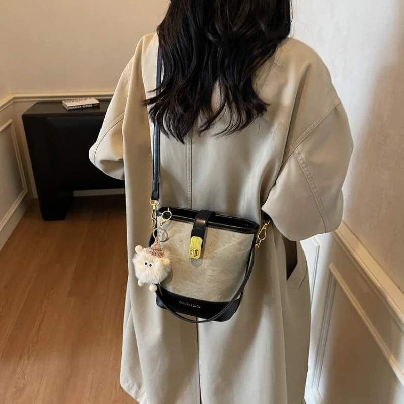 

Women's Handbag Made Of Geranium-Patterned Leather Boasting High-End Denmark Commuter Lasting Spacious Style