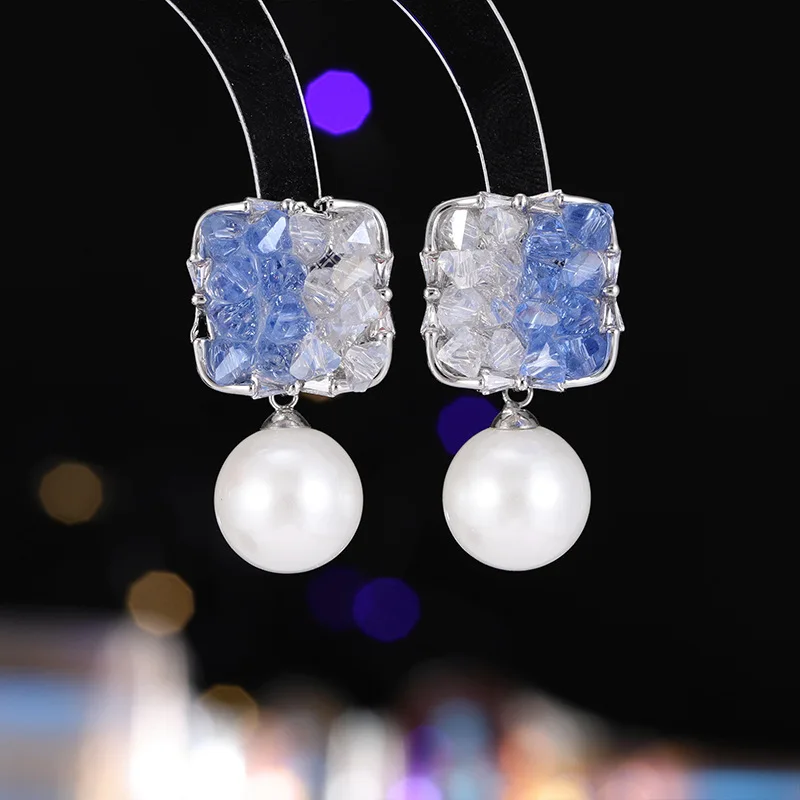 

Fashionable pearl earrings, simple and exquisite, S925 silver needle square crystal gradient earrings