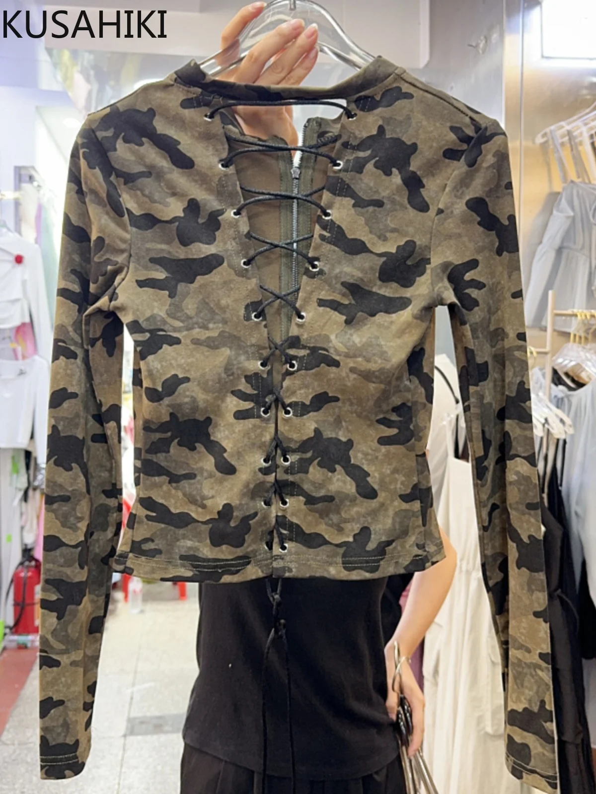 KUSAHIKI Retro Sweet Cool Design Camouflage Clothing Base Shirt for Women Autumn Spicy Girls Short Safari Style T-shirt Chic Top