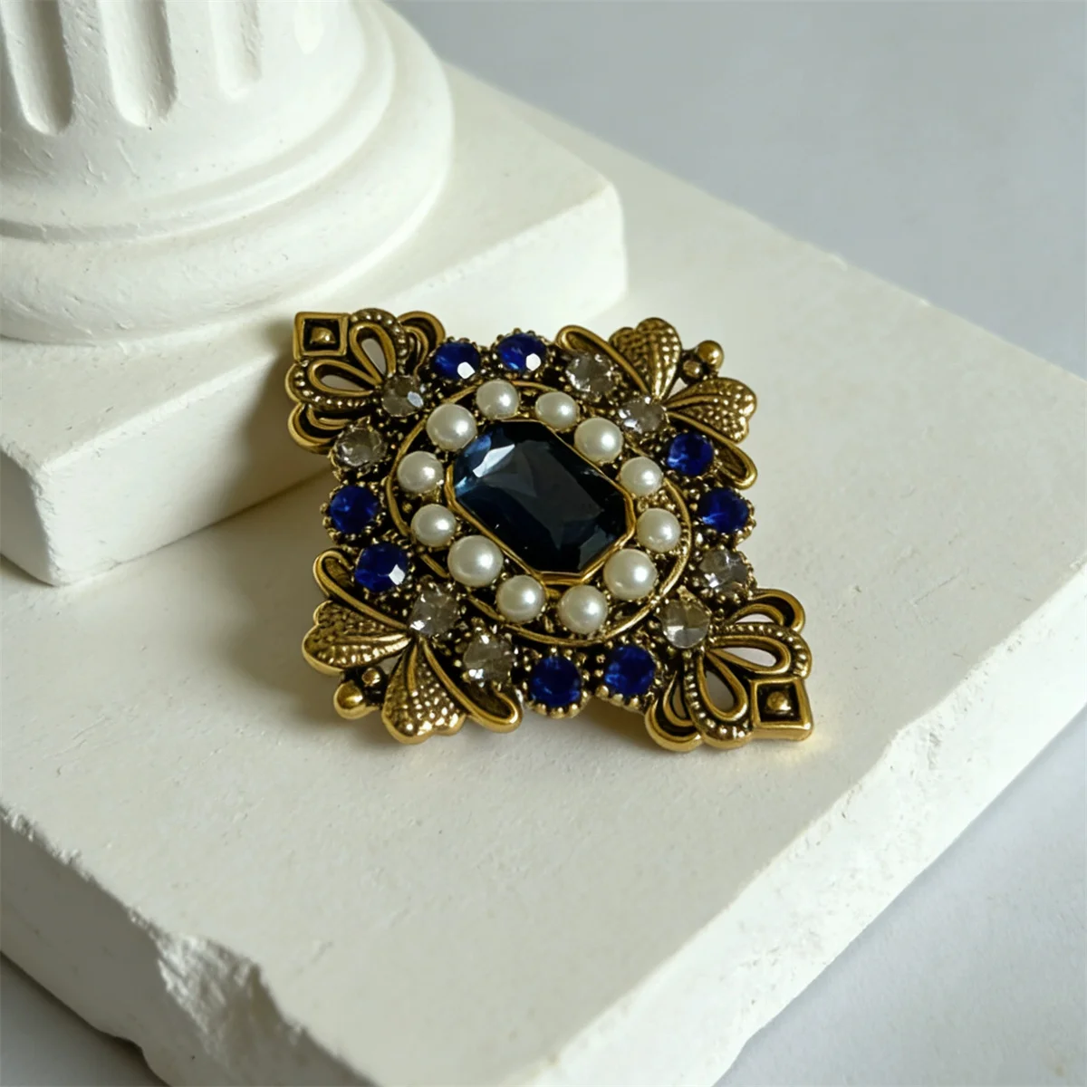 1Pc Retro Elegant Geometric Brooch Charm Palace Style Pin Magnificent Luxury Jewelry Accessories Brooch Clothing Decoration Gift