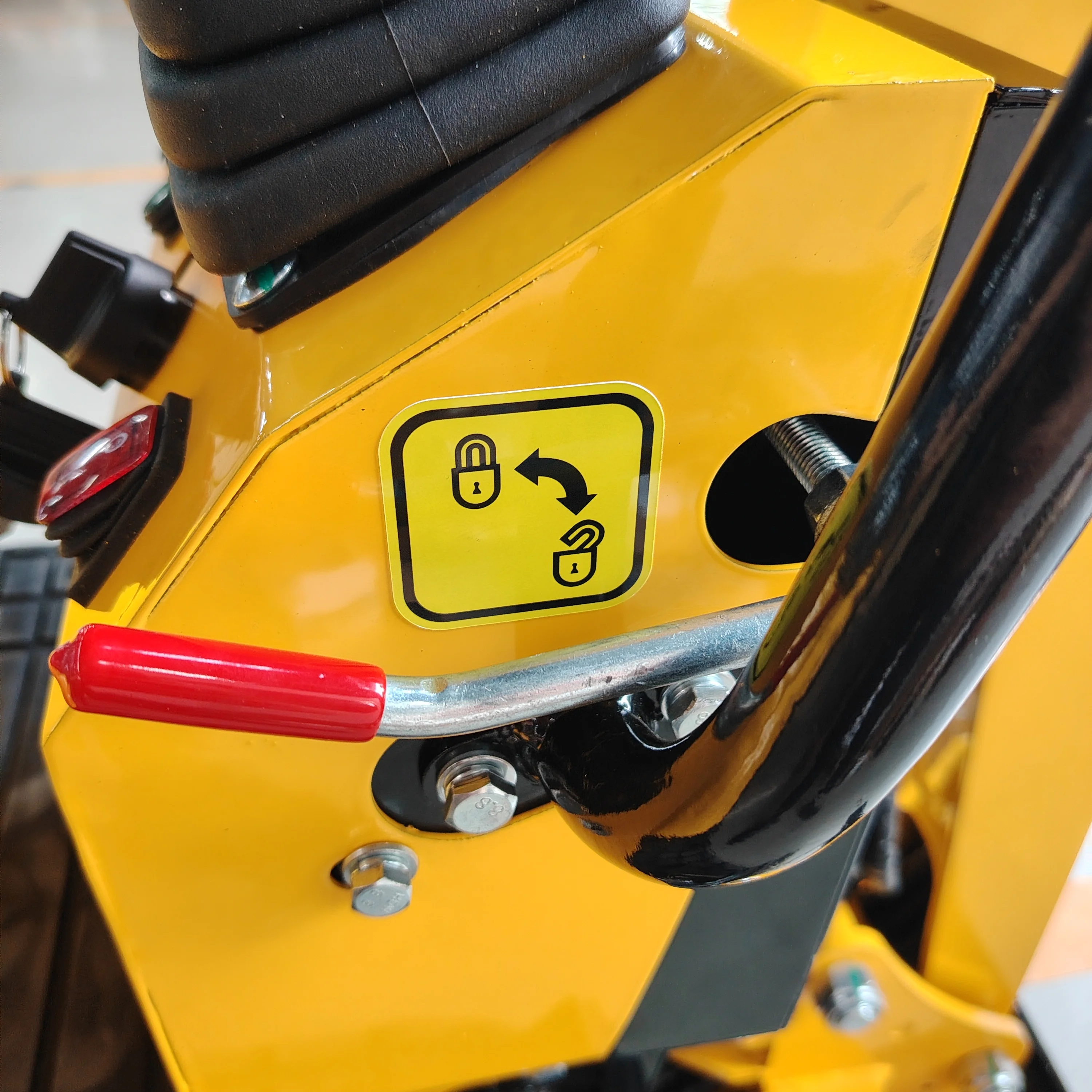 Nova miniescavadeira sem cauda de 0,8 toneladas: motor EPA, design personalizável – adequada para construção urbana e paisagismo