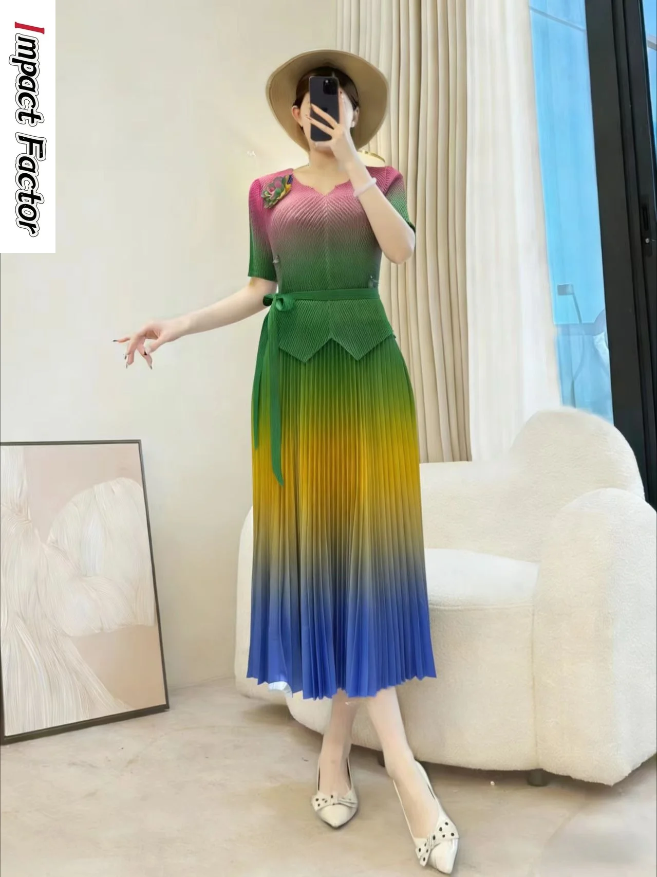 2026 Summer New Miyake Gradual Change Color Pleated Loose Dress V Neck Waist Thin Dress Women's Clothing