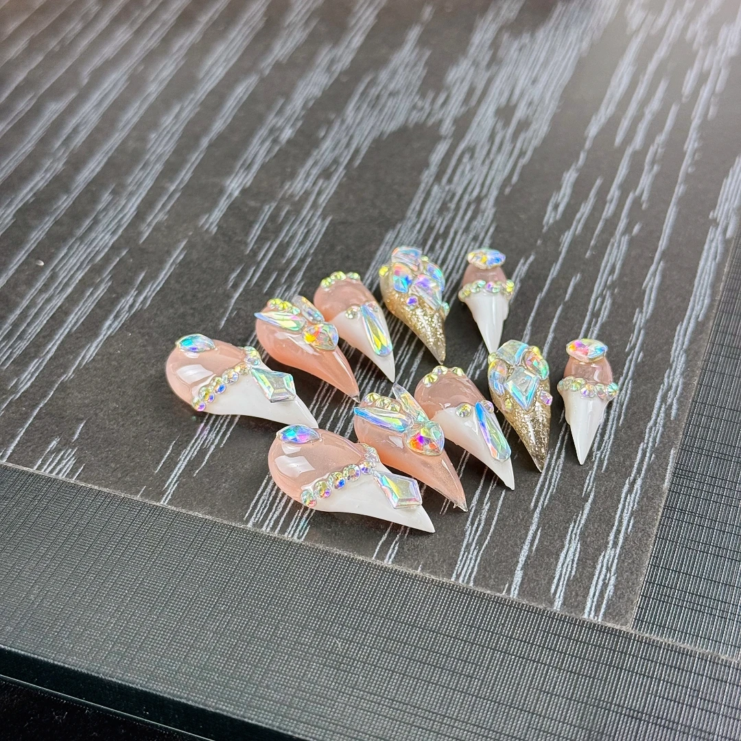 10pcs High-end Fashionable niche style, hand-painted heart-shaped diamond, gilded design, dragon claws handmade fake nails