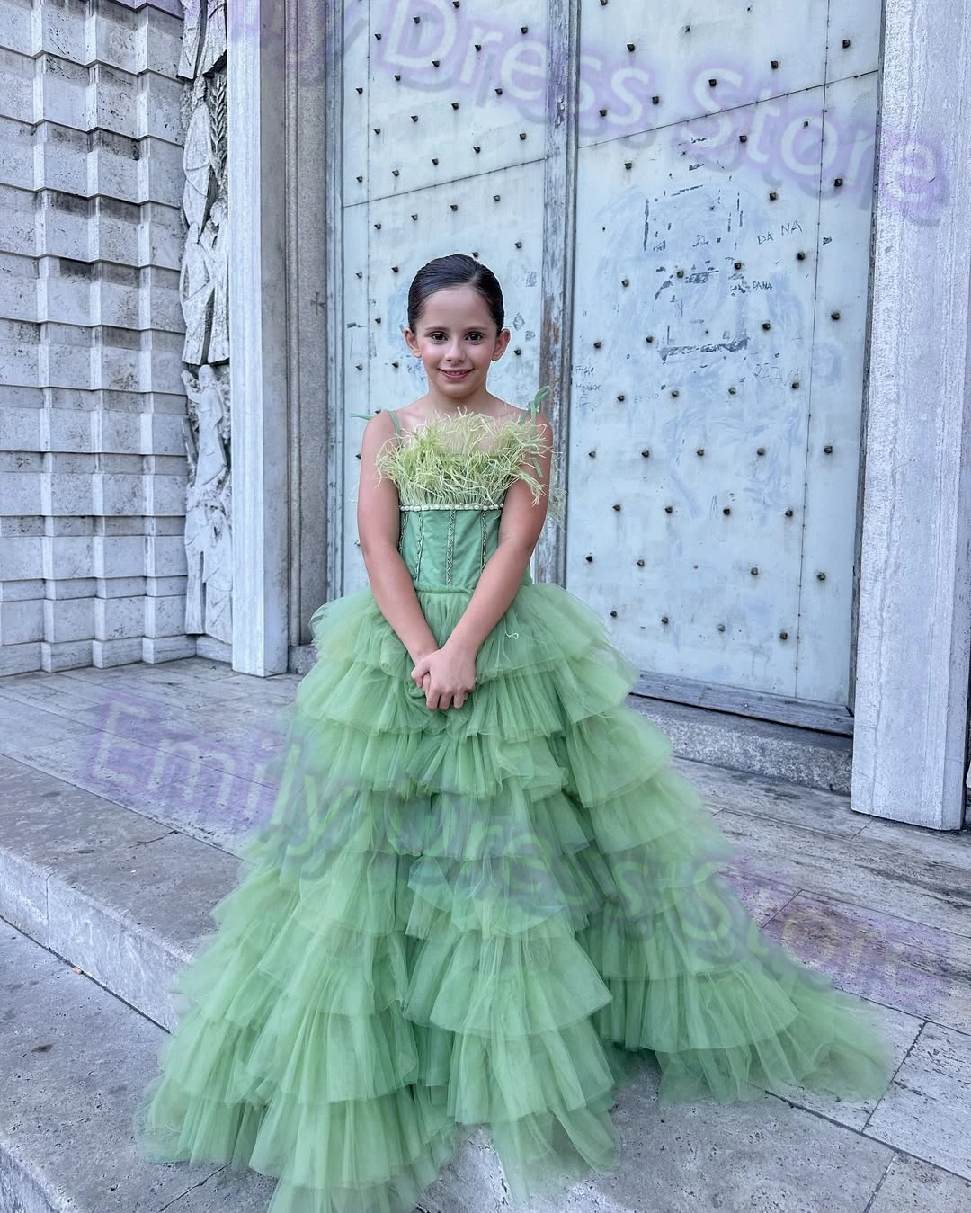 

Customized Green Flower Girl Dress For Wedding Pleated Feather Layered Sleeveless Kids Birthday Party First Communion Gown